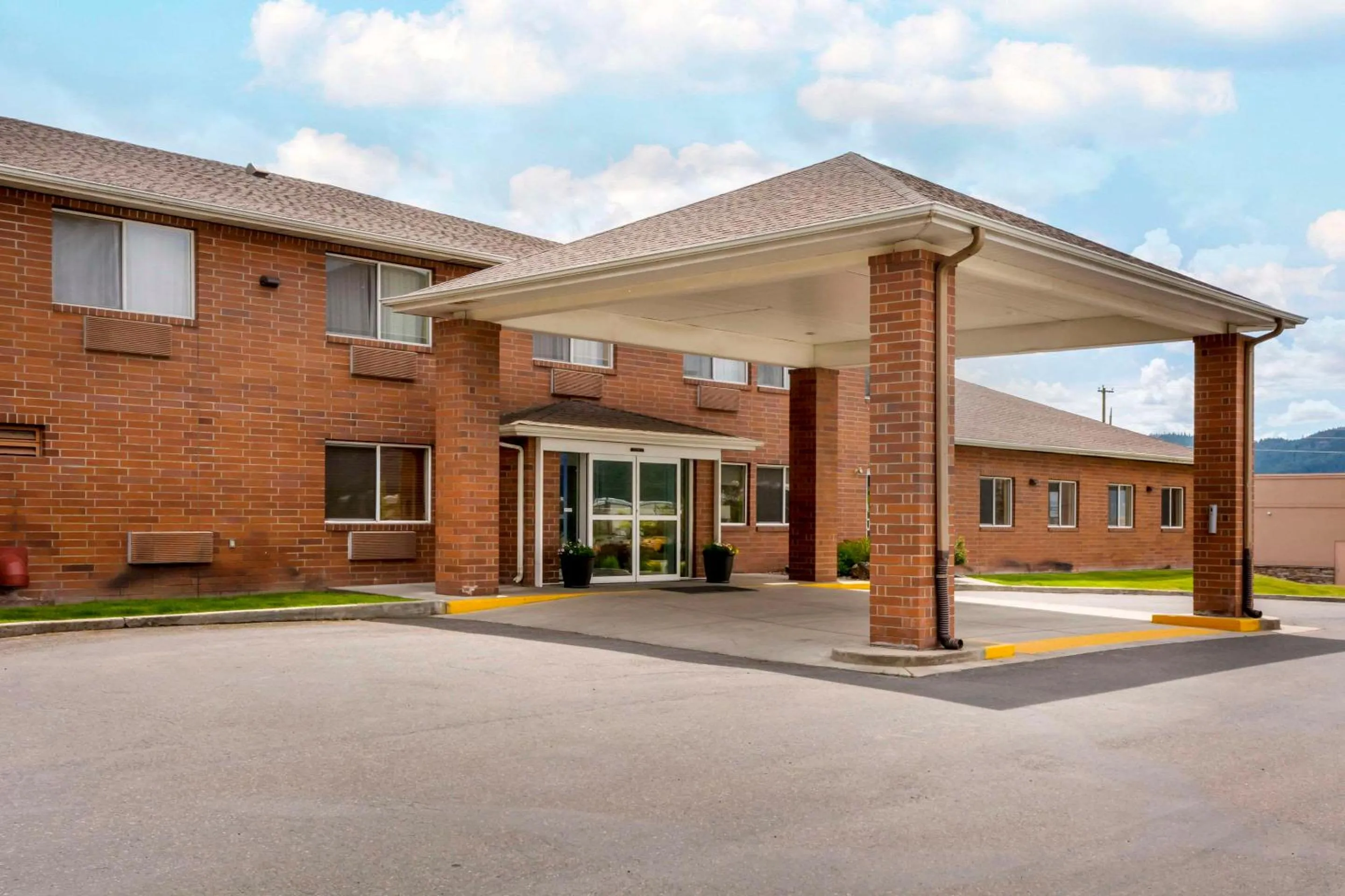Property building in Comfort Inn Colville