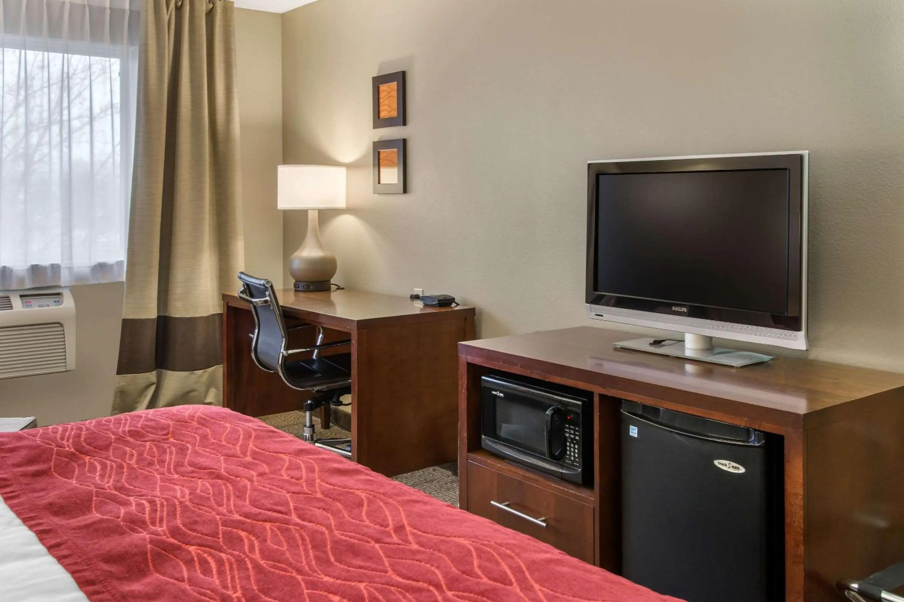 Bedroom, Bed in Comfort Inn Colville