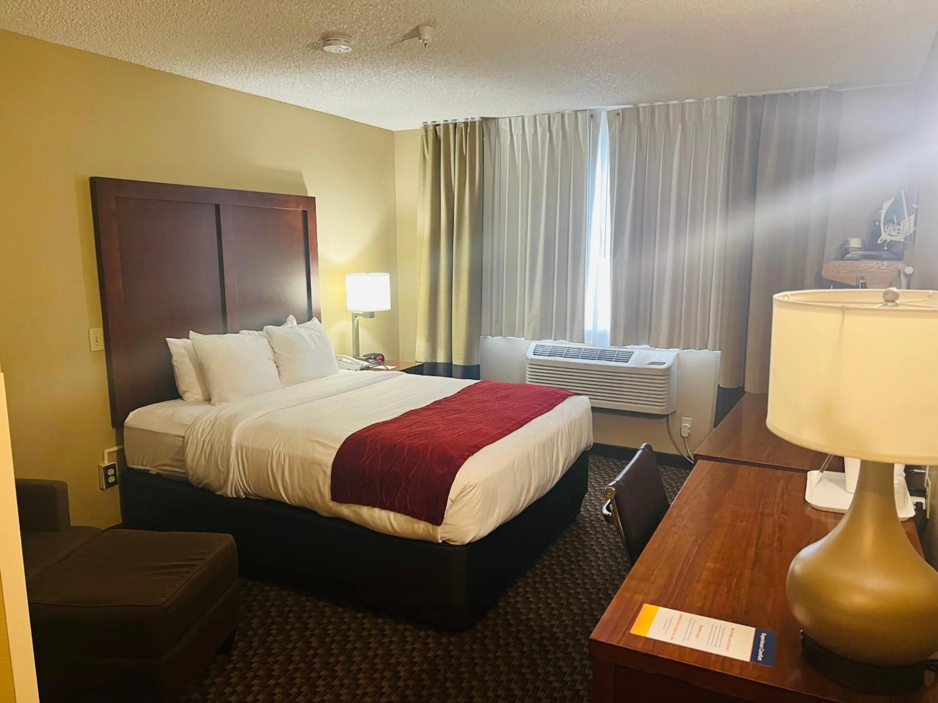 Bed in Comfort Inn Colville