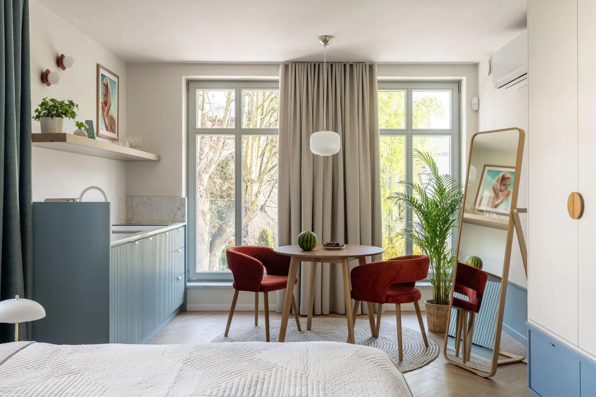 Kitchen or kitchenette, Bed in Baltic Wave Boutique Apartments with sauna and gym