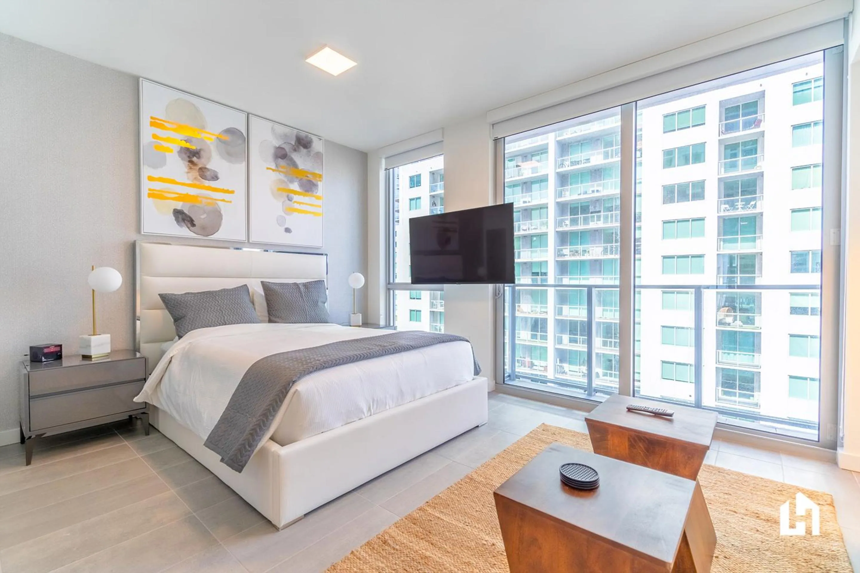 Bed in Downtown Miami Condos by Lua Host