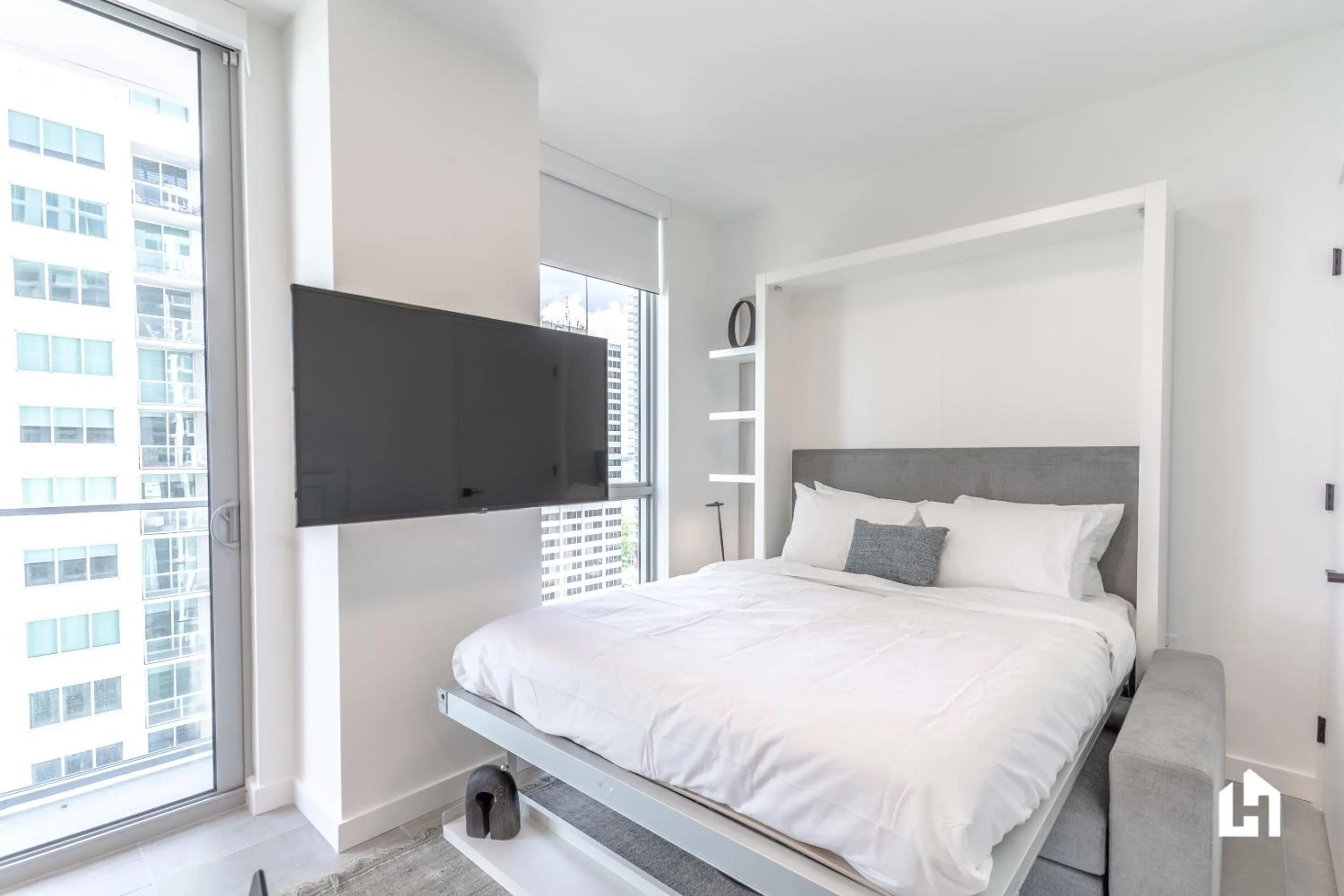 Bed in Downtown Miami Condos by Lua Host
