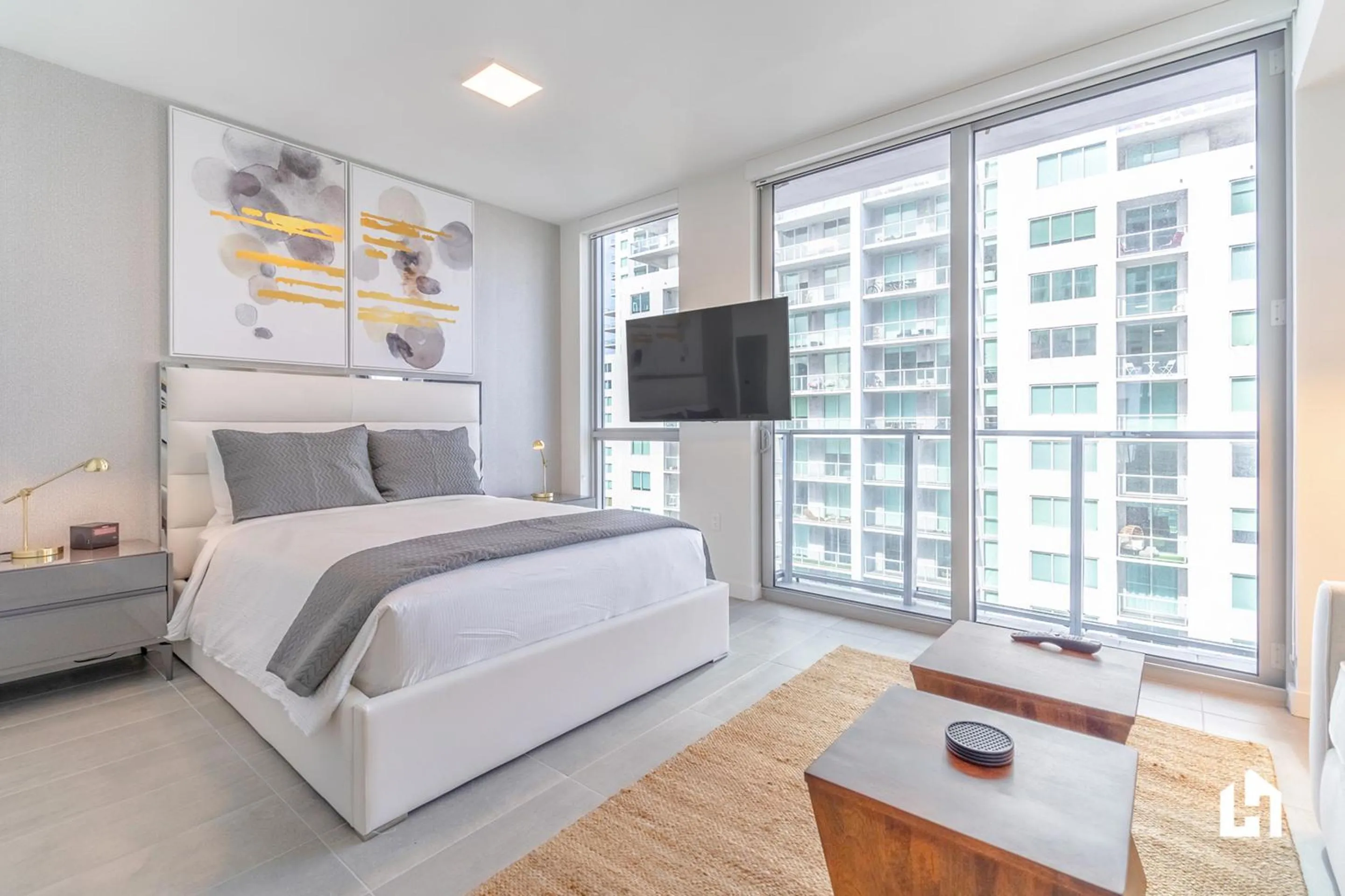 Bed in Downtown Miami Condos by Lua Host