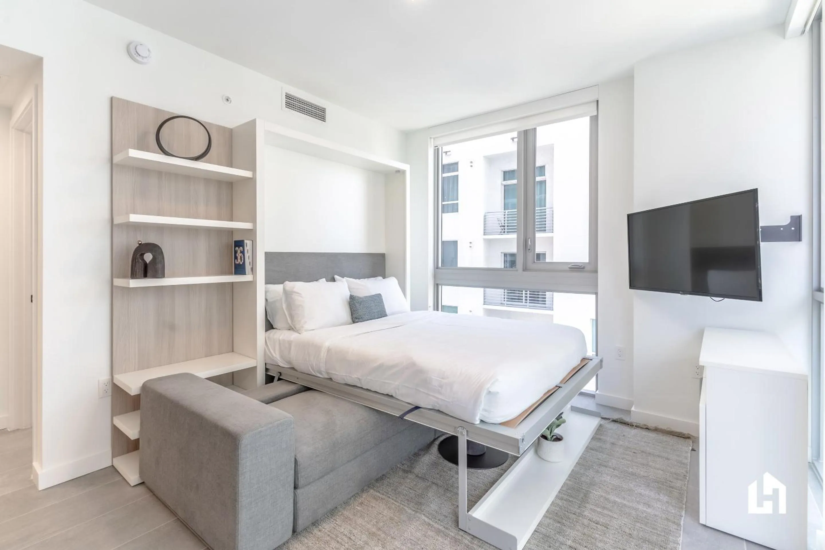 Bed in Downtown Miami Condos by Lua Host