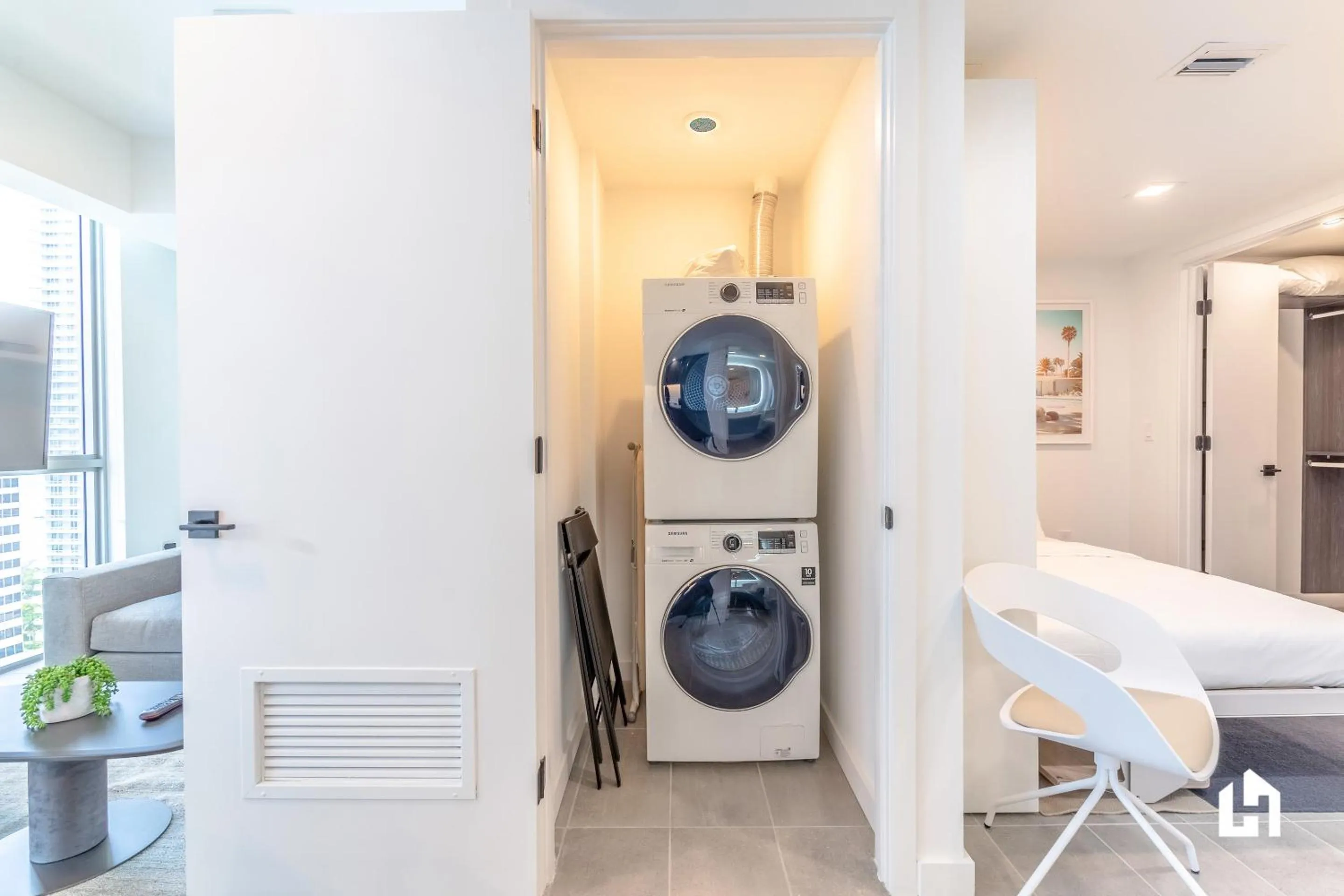 washing machine in Downtown Miami Condos by Lua Host