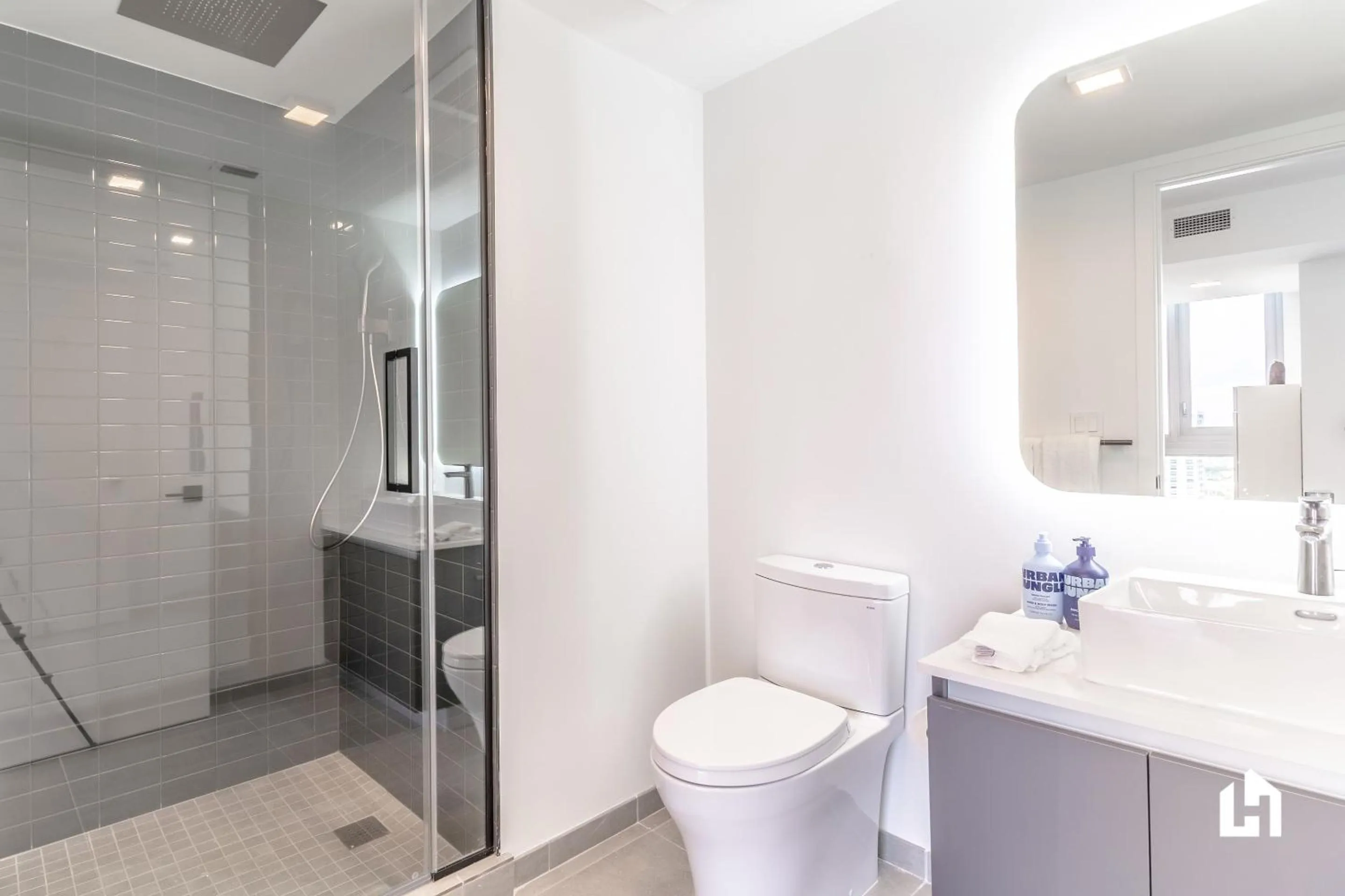 Bathroom in Downtown Miami Condos by Lua Host