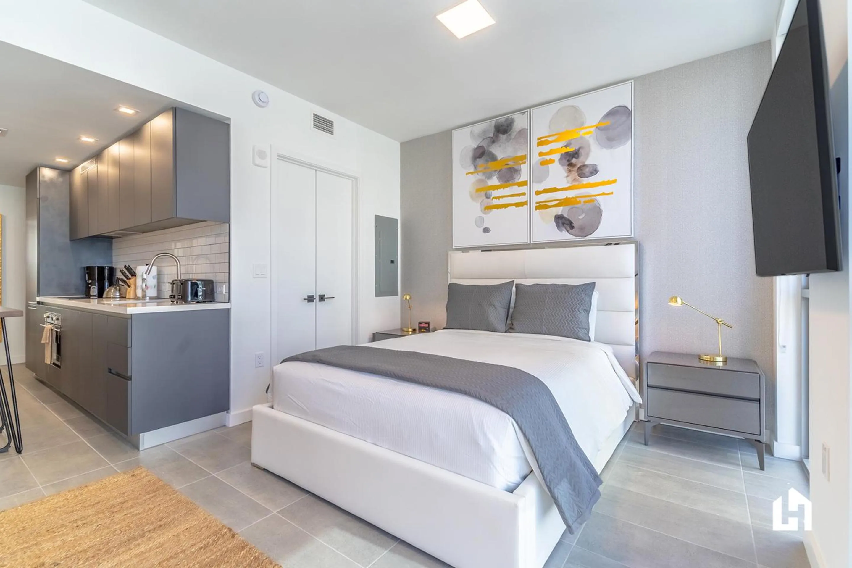 Bed in Downtown Miami Condos by Lua Host