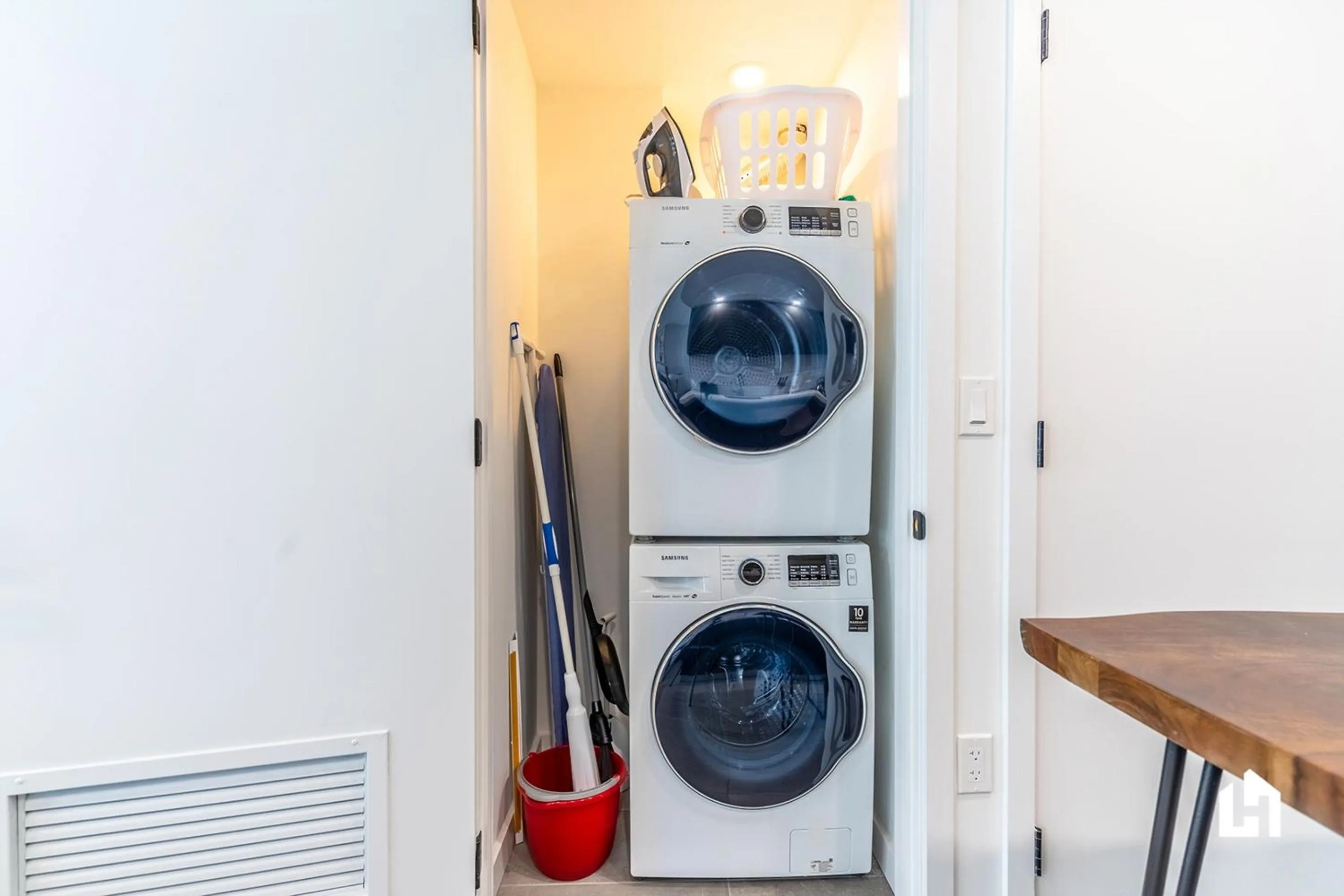 washing machine in Downtown Miami Condos by Lua Host