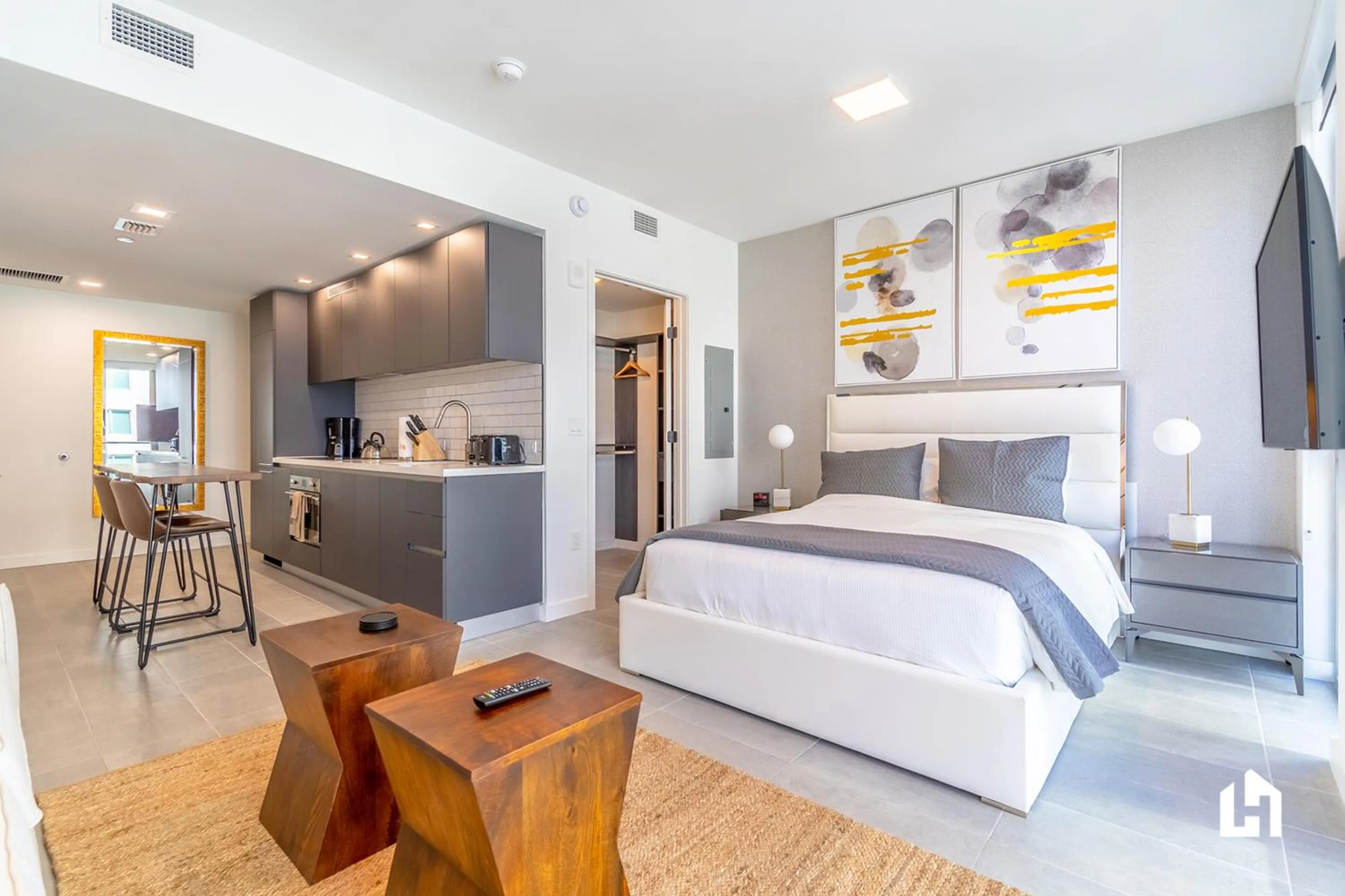 Photo of the whole room, Bed in Downtown Miami Condos by Lua Host