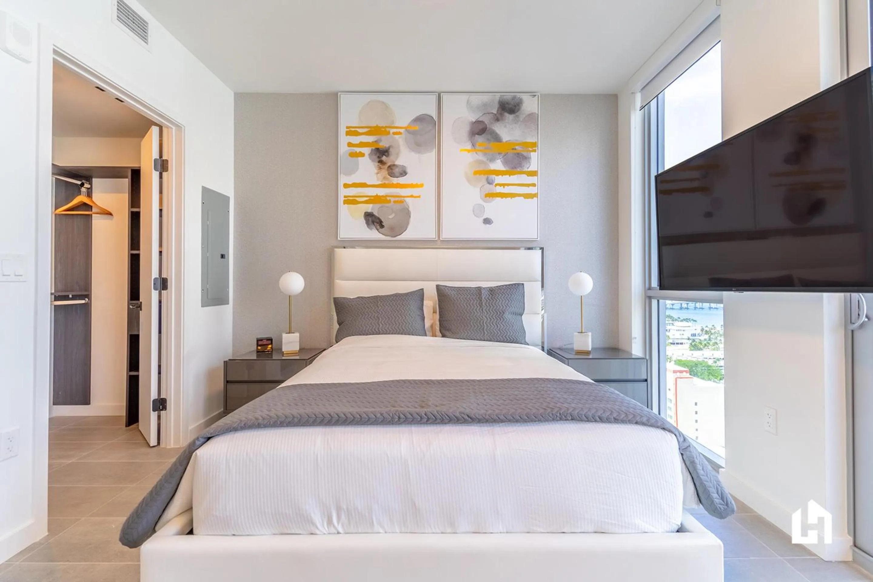 Bed in Downtown Miami Condos by Lua Host