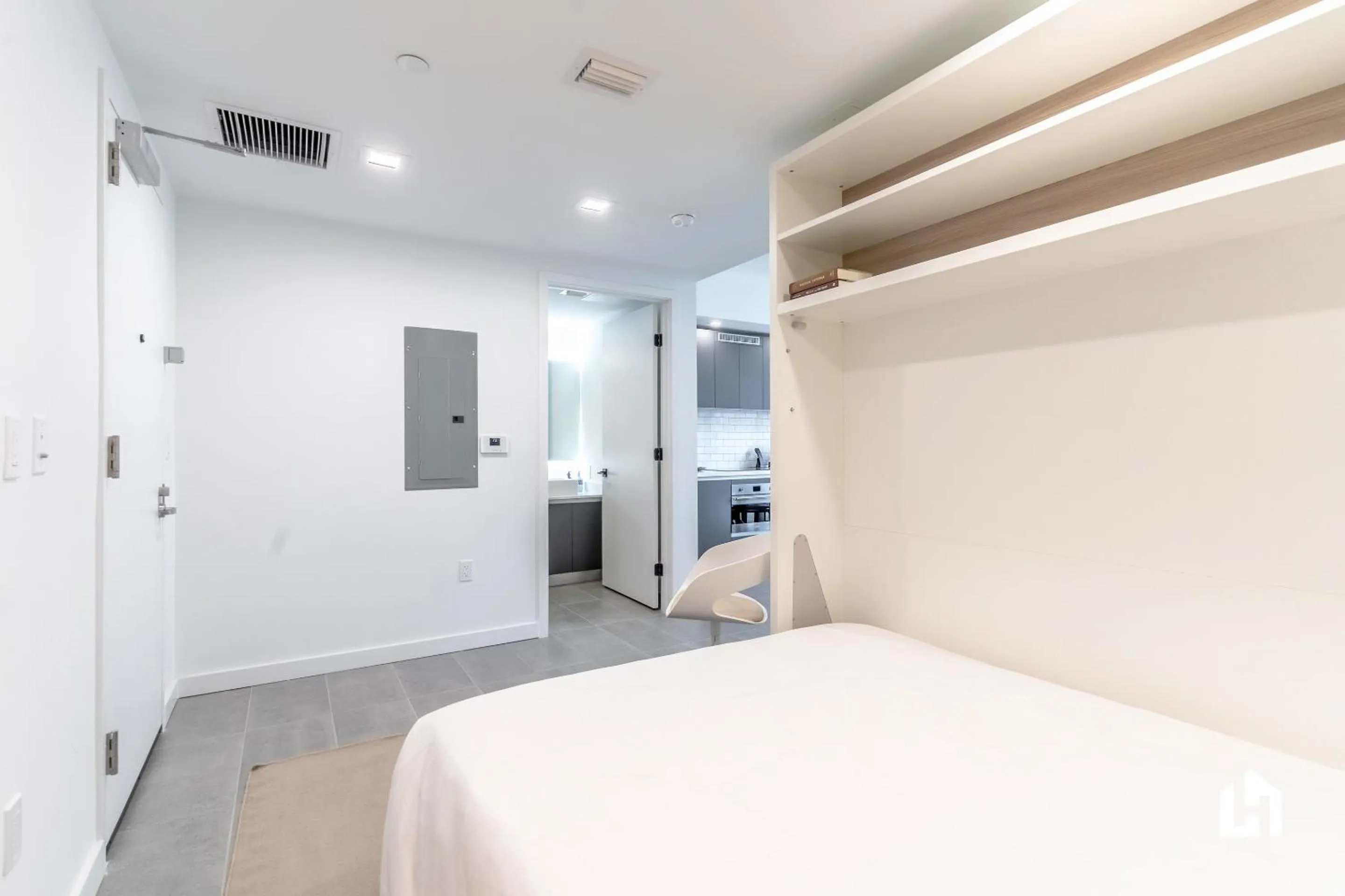 Bed in Downtown Miami Condos by Lua Host