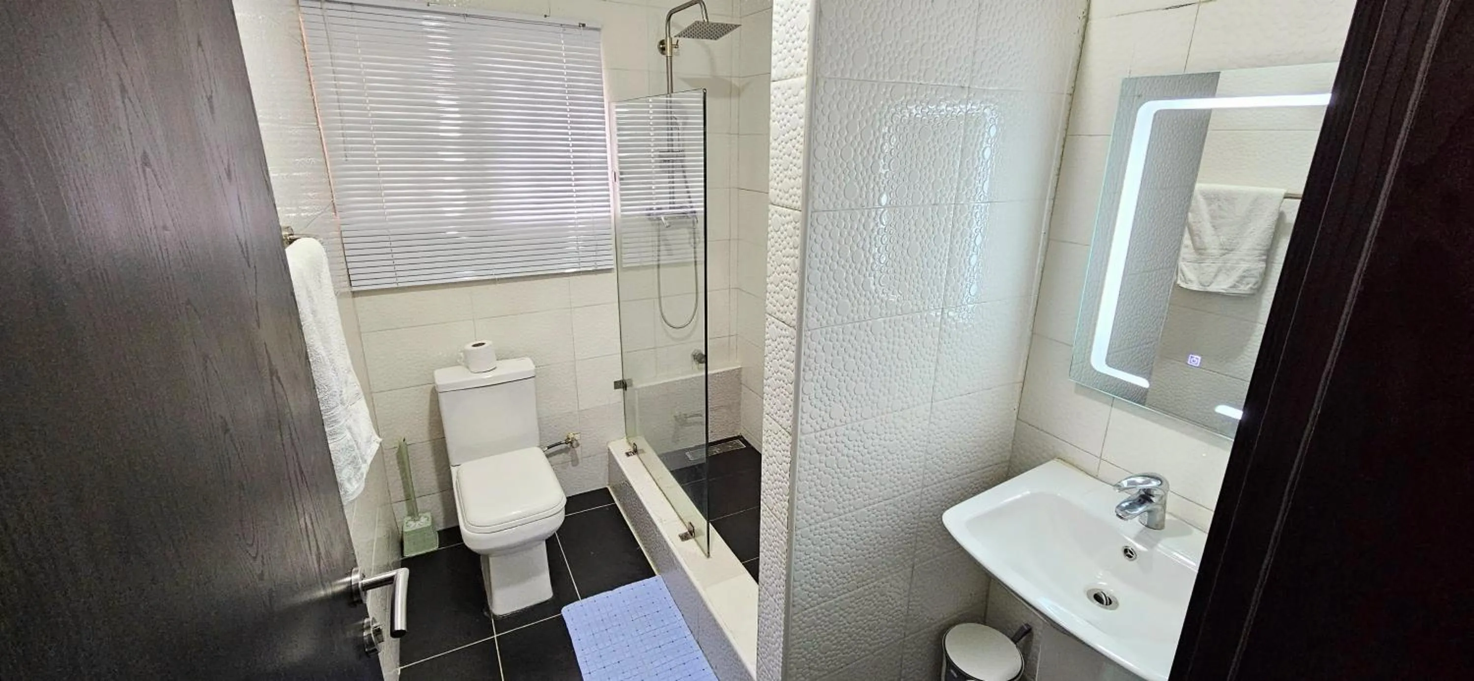 Shower in The Leneade - City Centre at Wuse 2