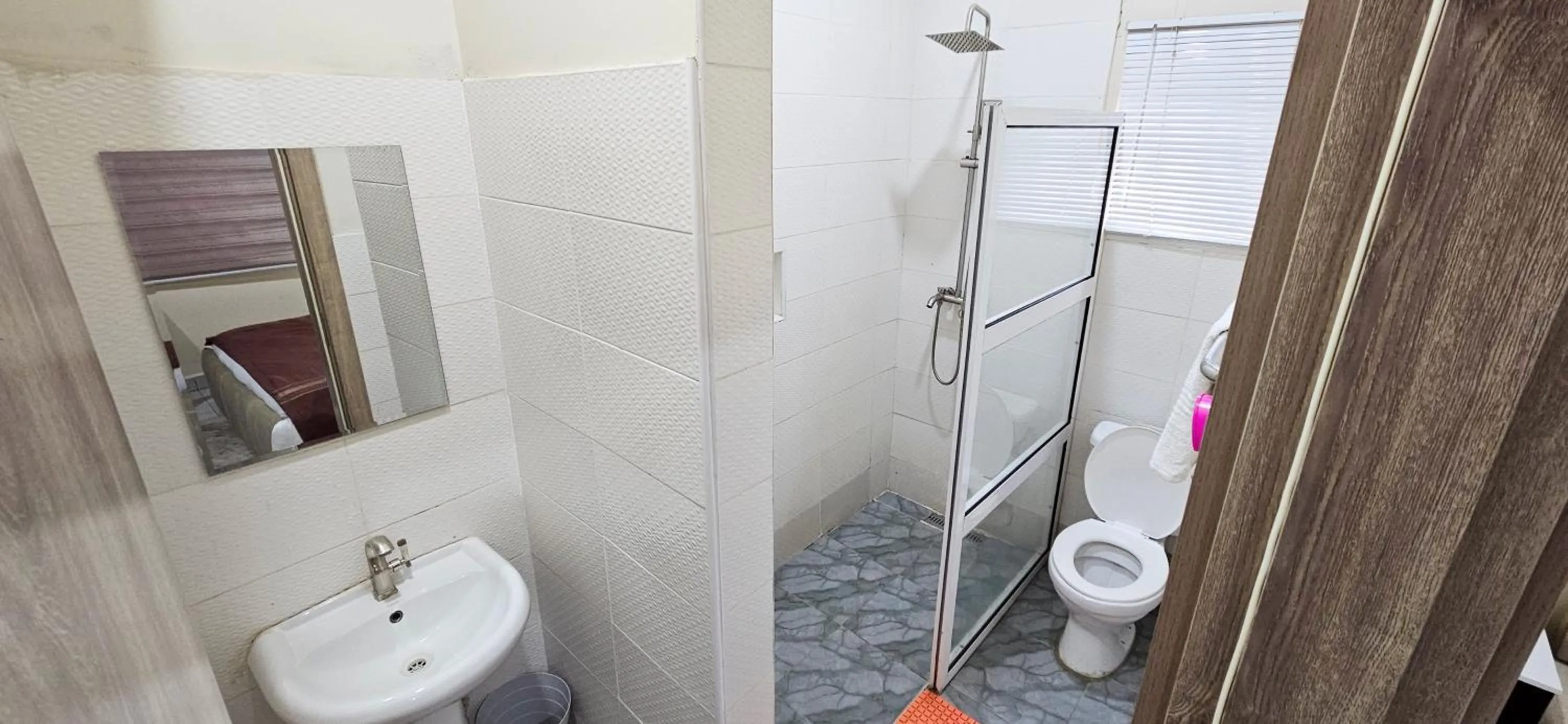 Shower in The Leneade - City Centre at Wuse 2