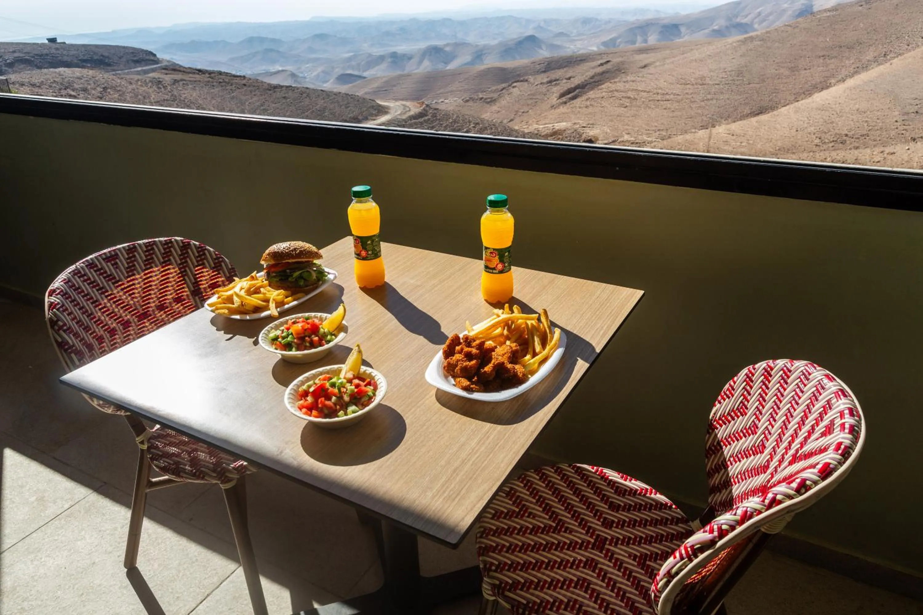 Food and drinks in Roxon Desert Arad