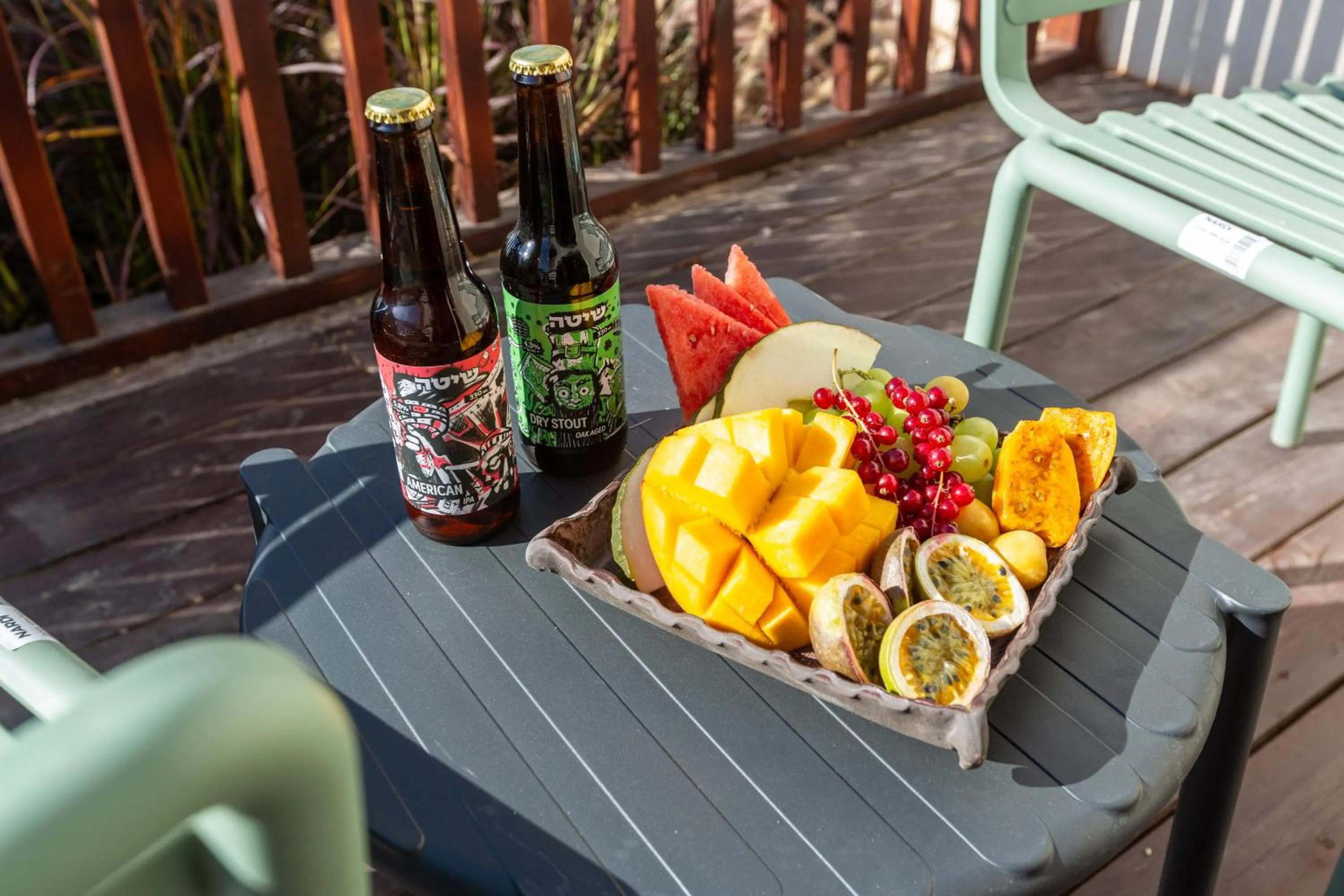 Food and drinks in Roxon Desert Arad