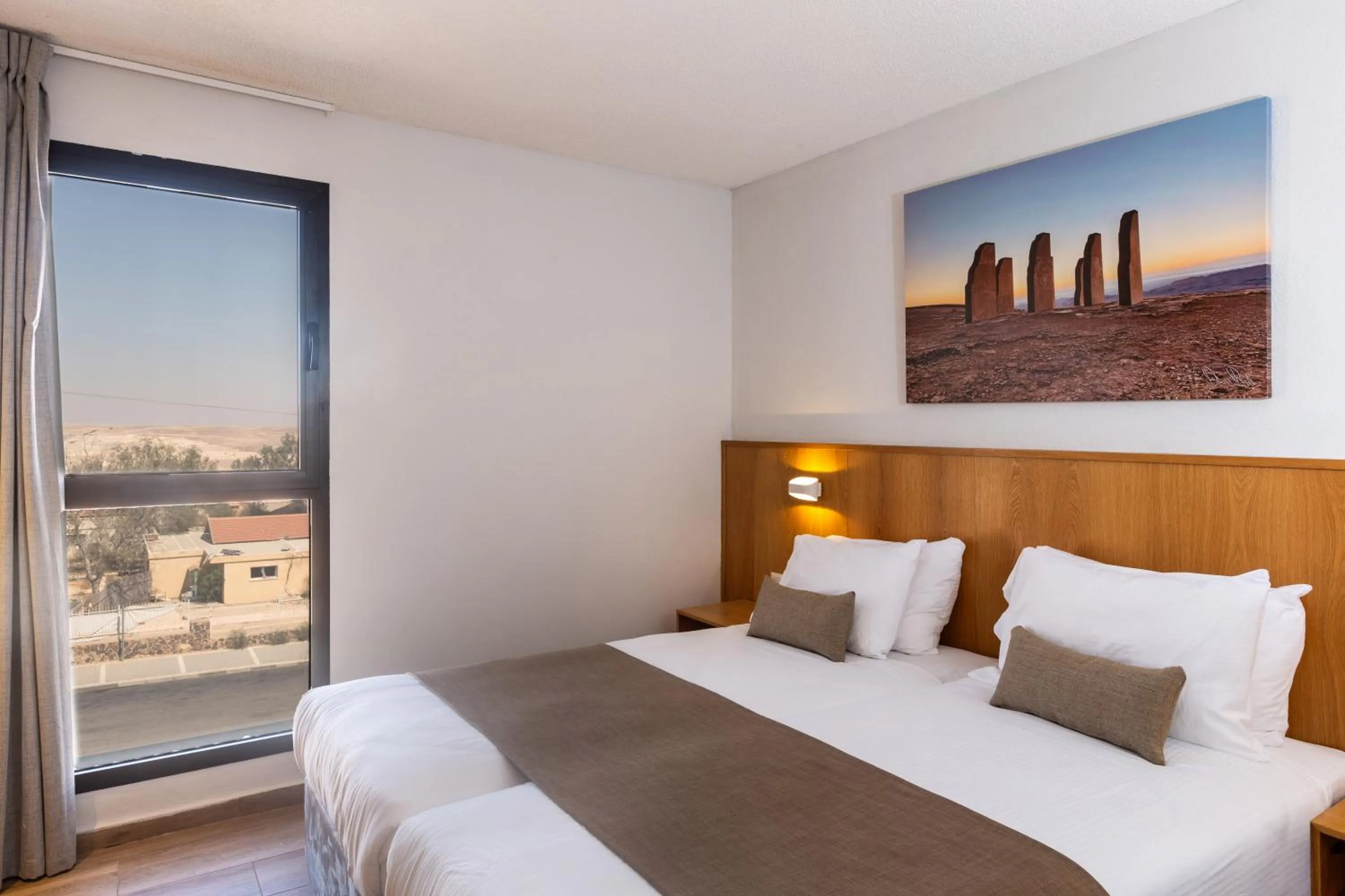 Photo of the whole room, Bed in Roxon Desert Arad