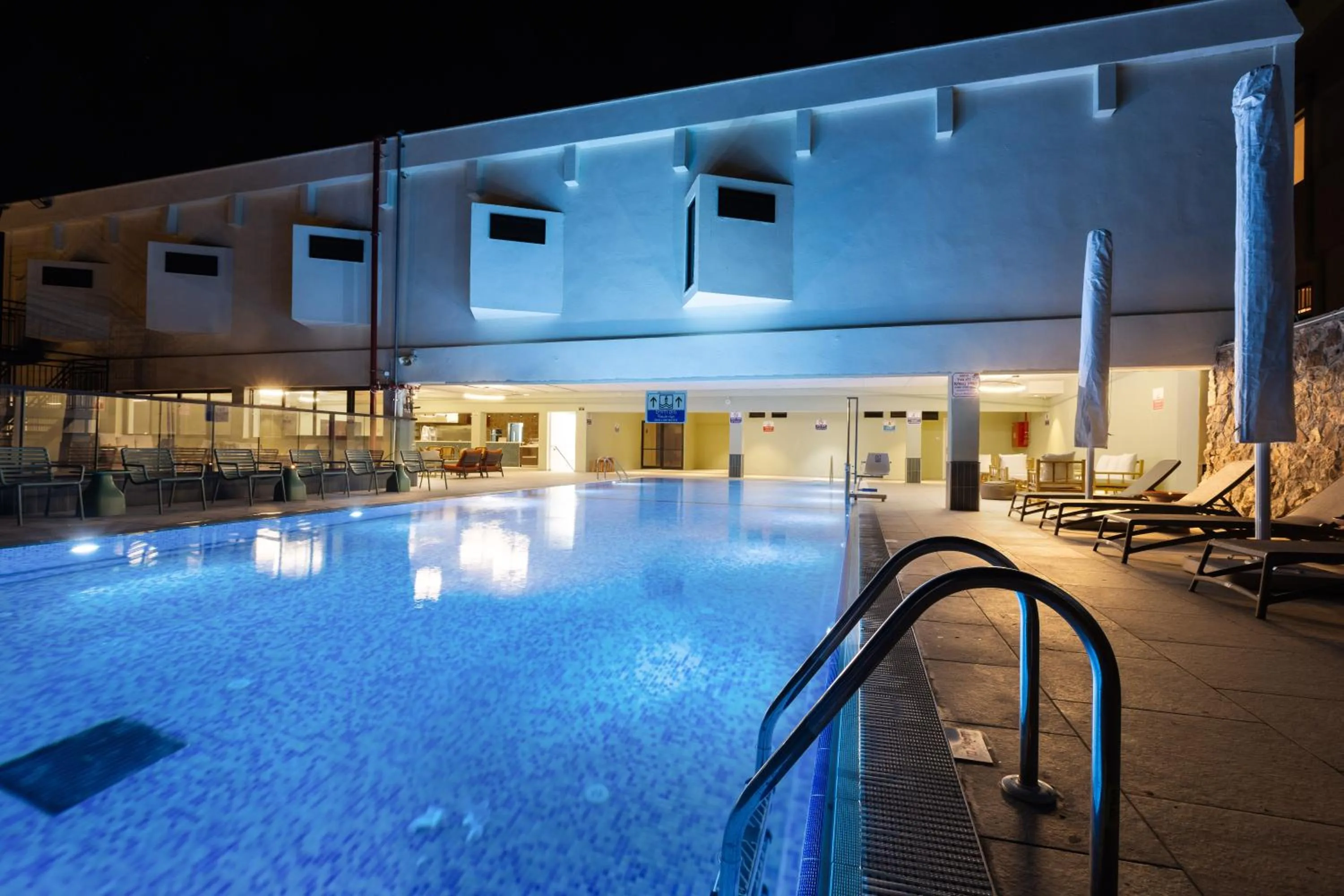 Swimming pool in Roxon Desert Arad