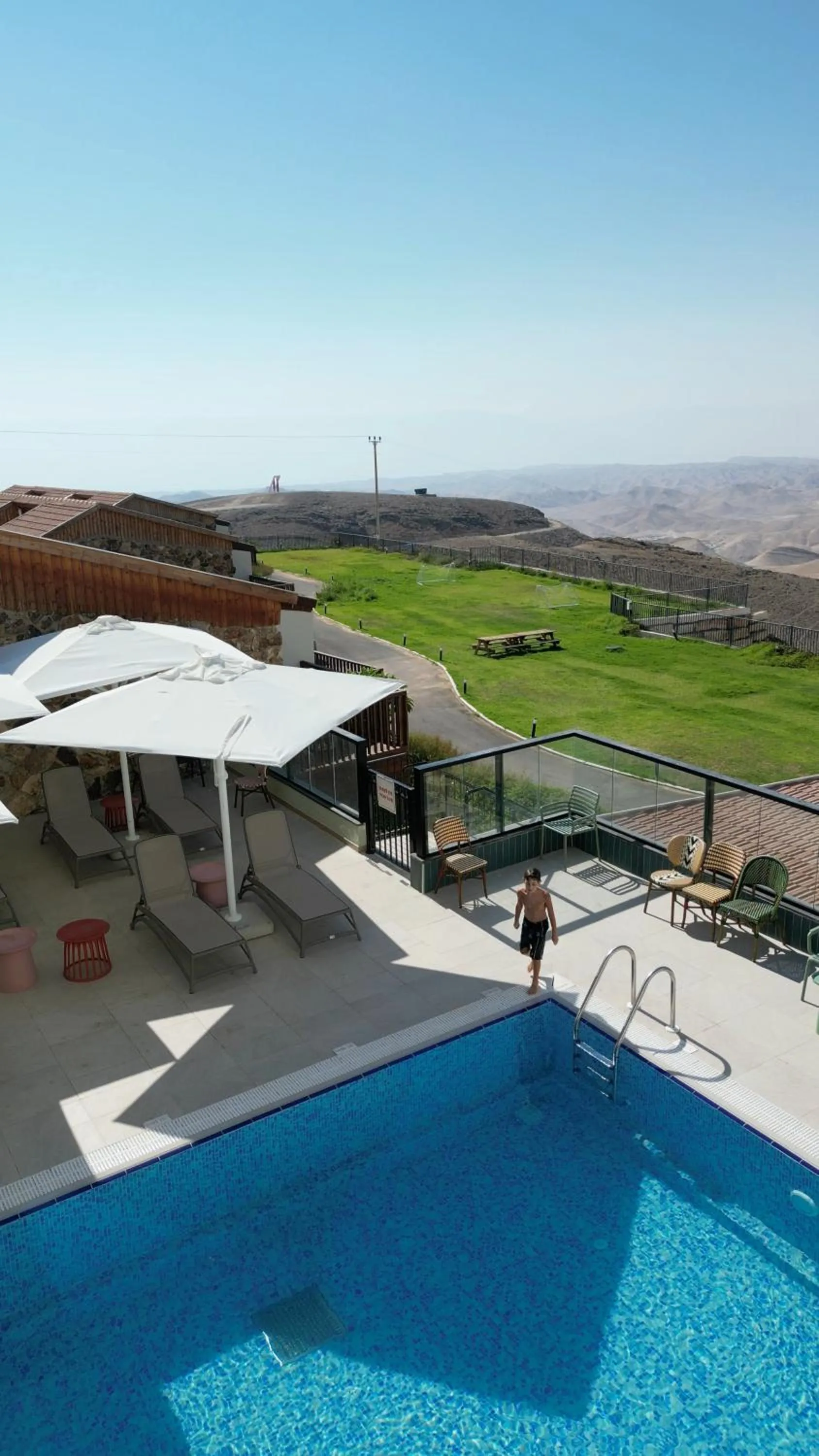 Swimming pool in Roxon Desert Arad