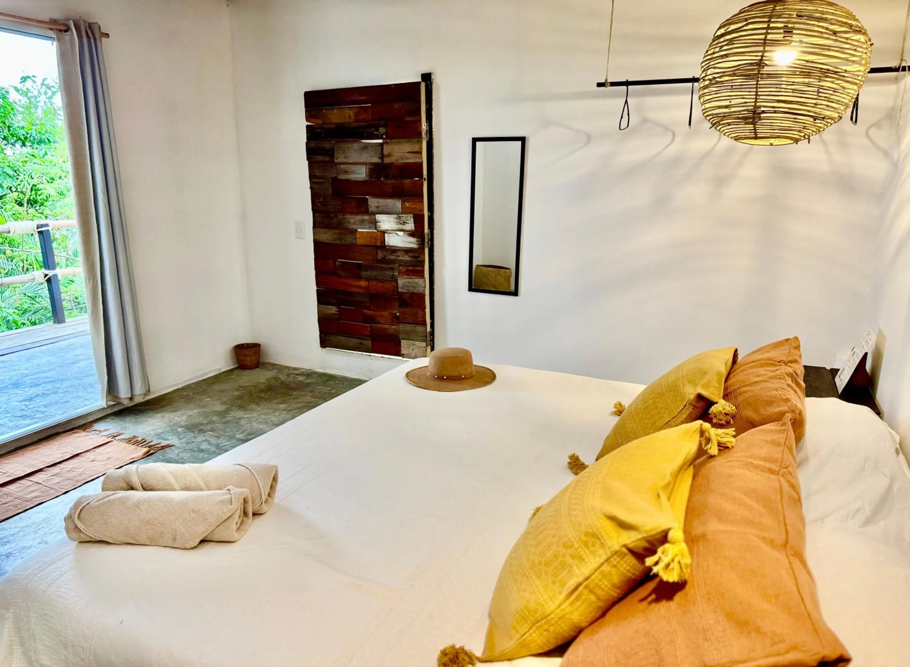 Photo of the whole room, Bed in El Eden Escondido