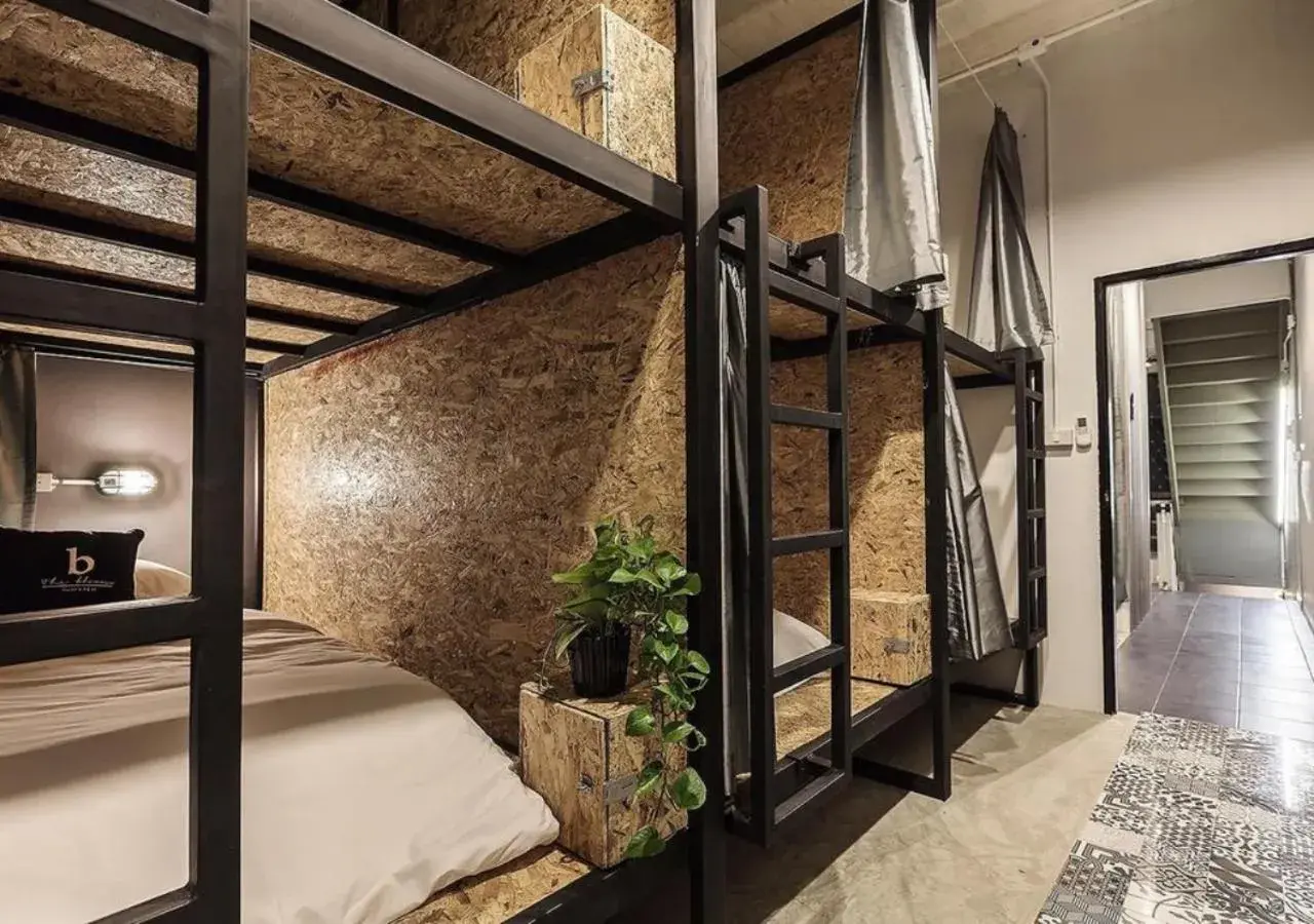 Bed in 8-Bed Female Dormitory Room in BLOOMZ HOSTEL Bed in 8-Bed Female Dormitory Room in BLOOMZ HOSTEL