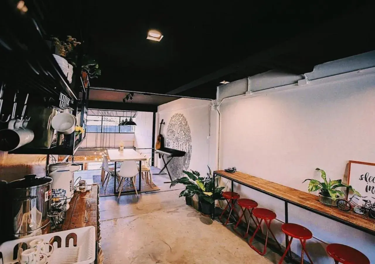 BLOOMZ HOSTEL BLOOMZ HOSTEL