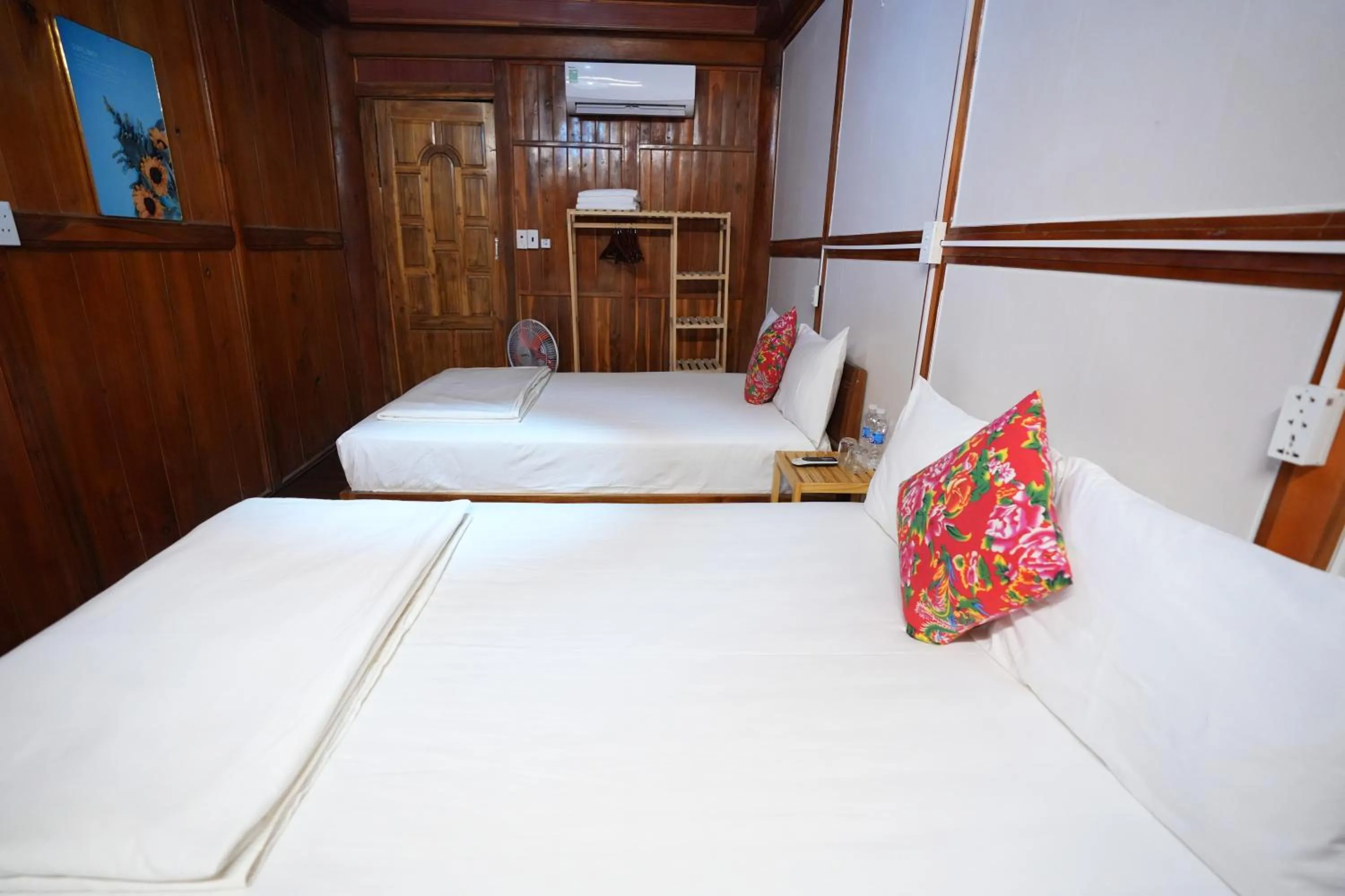 Bedroom, Bed in Cat Ba SOL Beach