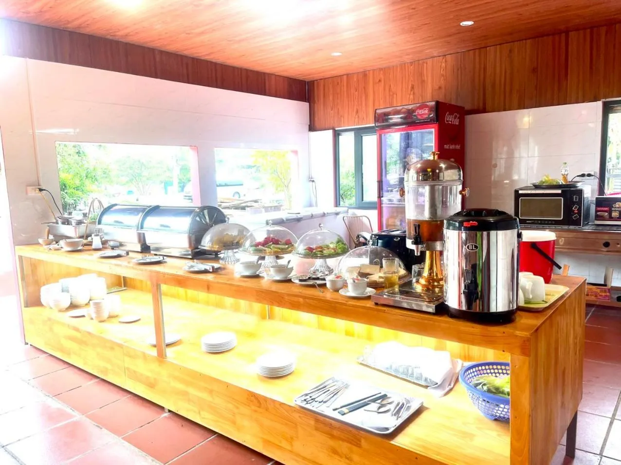 Food and drinks in Cat Ba SOL Beach