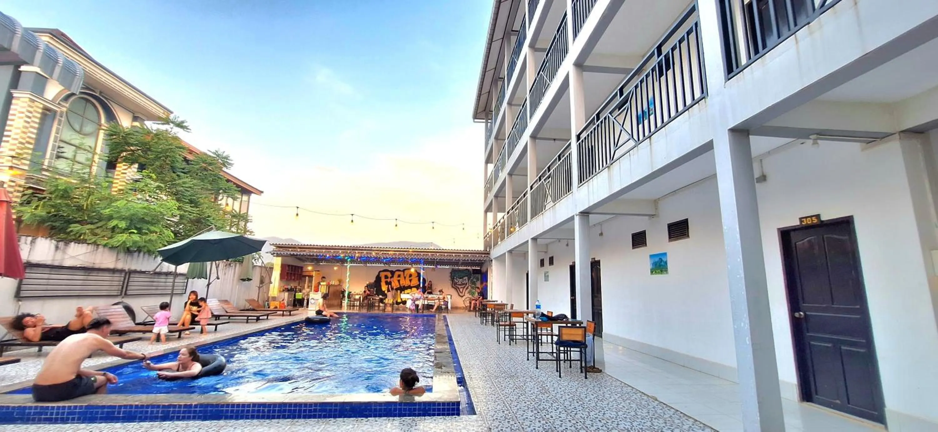 Property building in Vang Vieng Backpackers Hostel