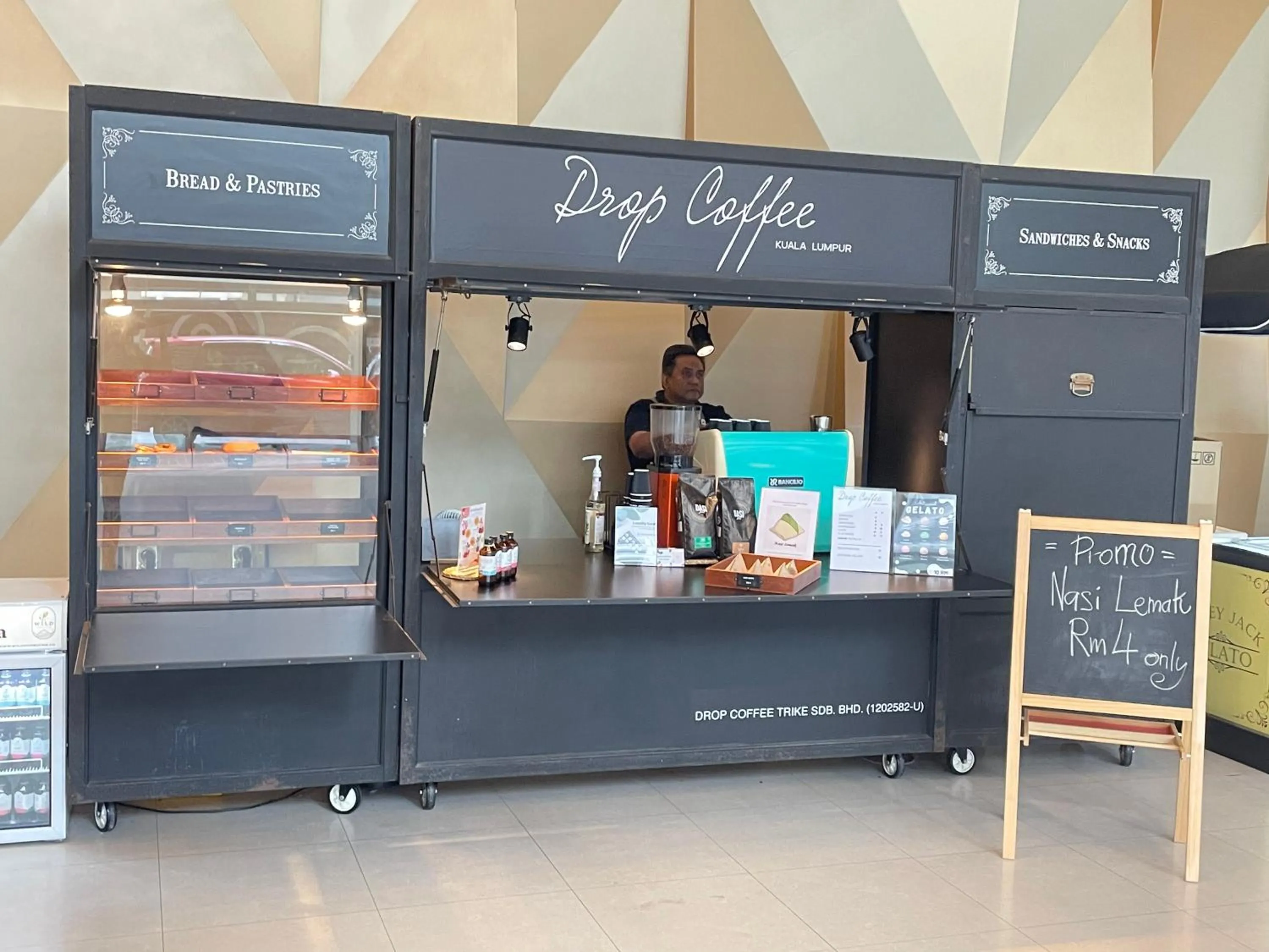 Coffee/tea facilities in Mercu Summer Suite KLCC by Kuminshu