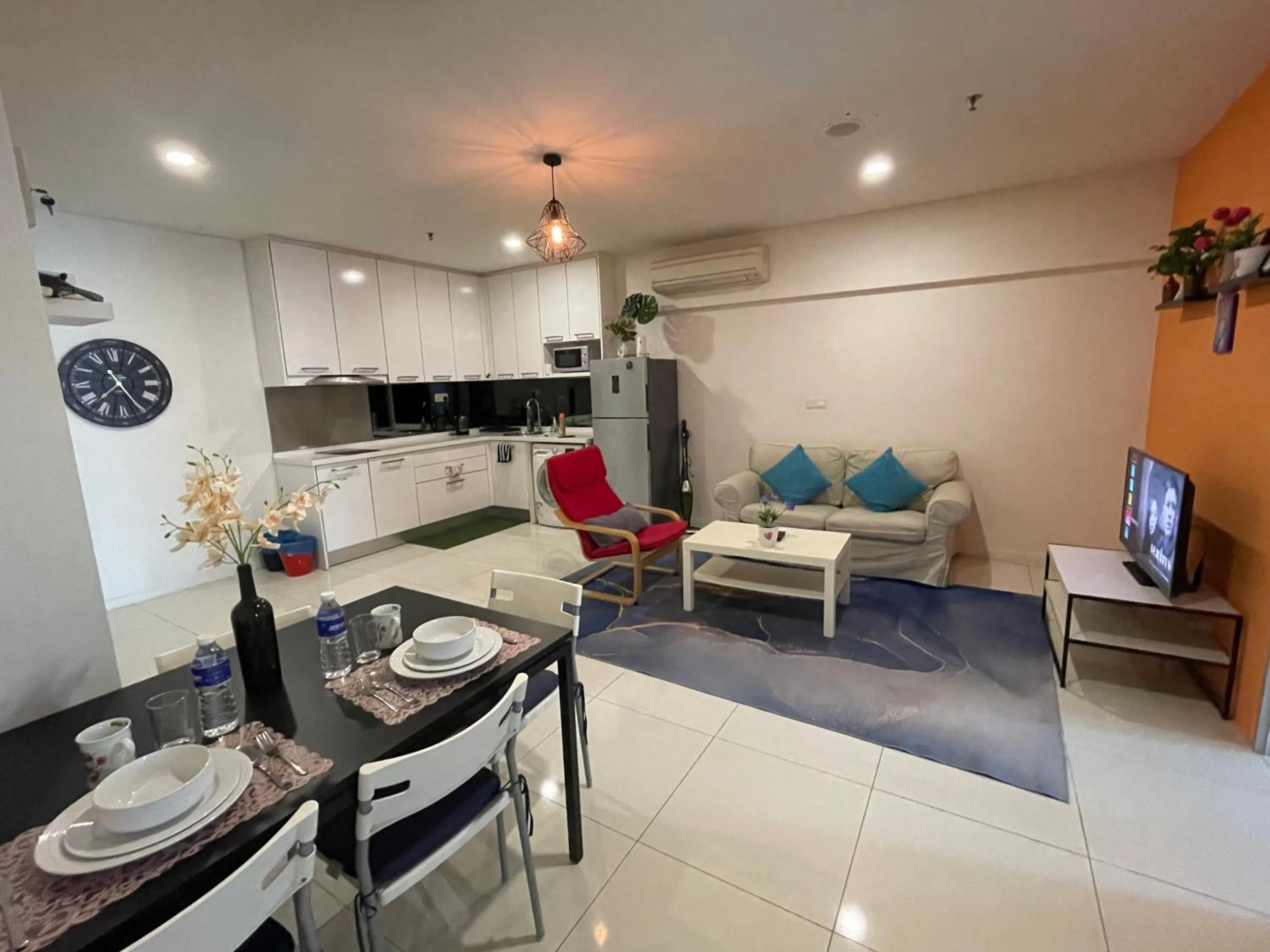 TV and multimedia in Mercu Summer Suite KLCC by Kuminshu