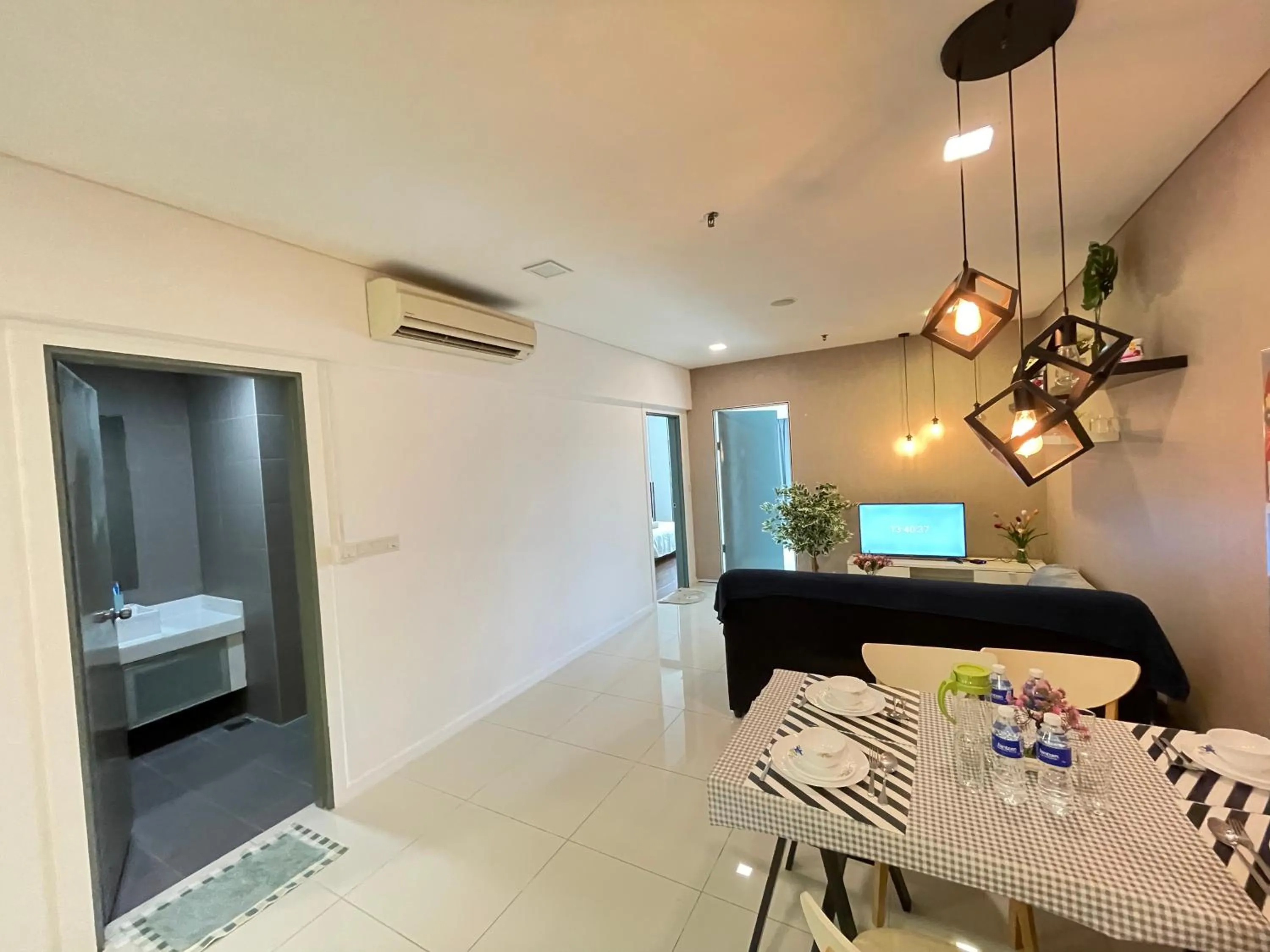 Living room in Mercu Summer Suite KLCC by Kuminshu