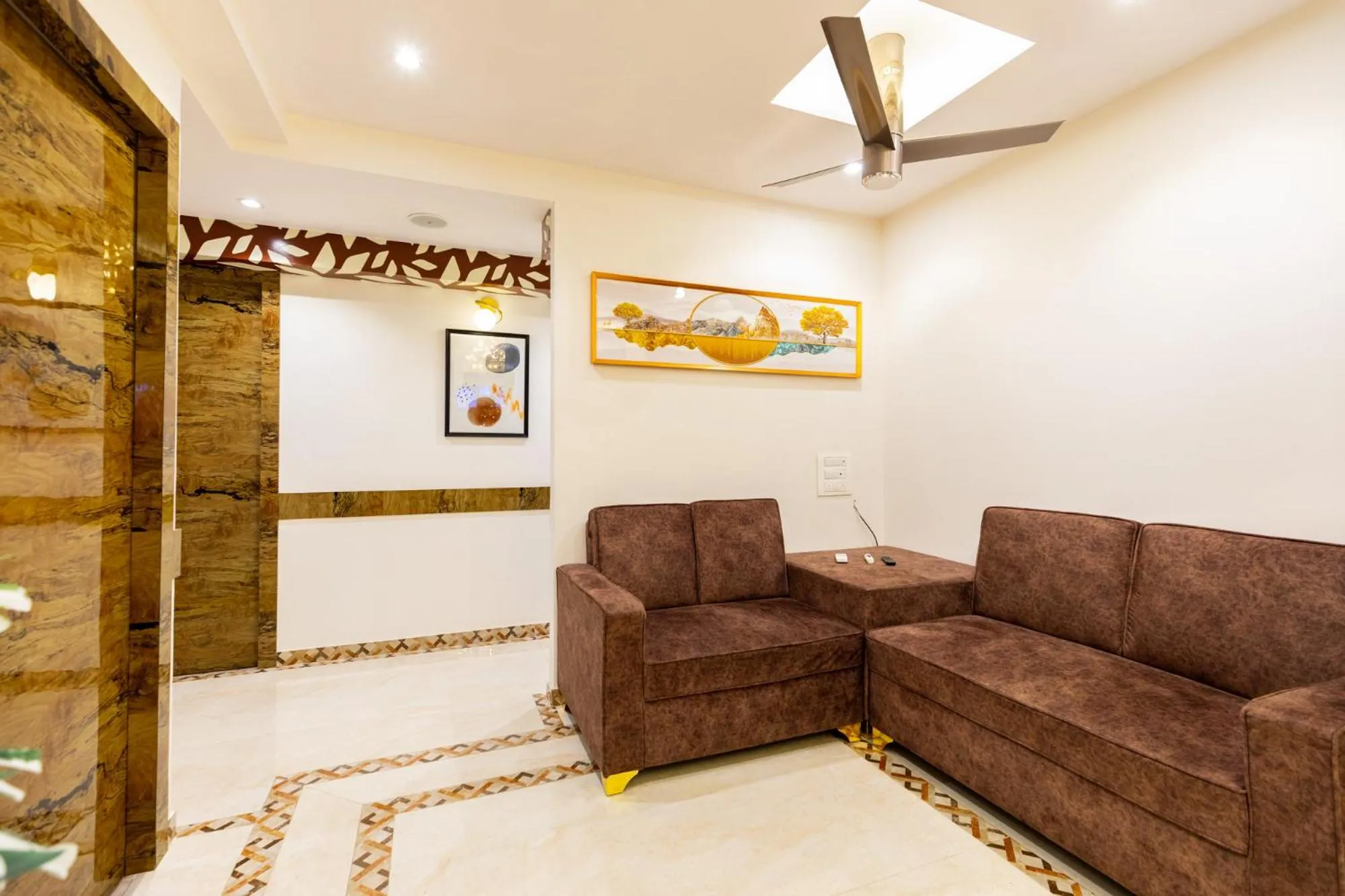 Facade/entrance in Hotel Larmont Luxury