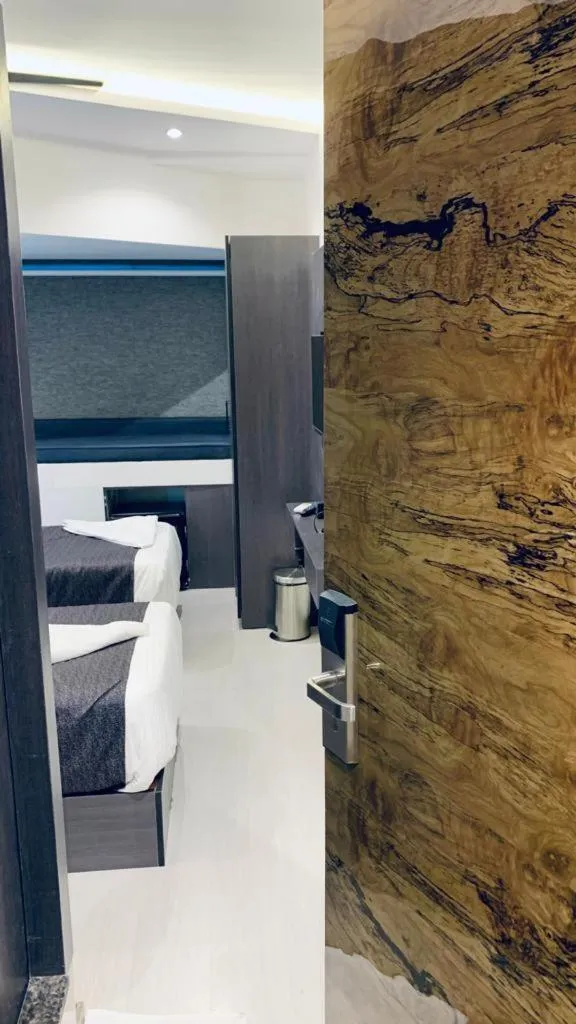 Bed in Hotel Larmont Luxury