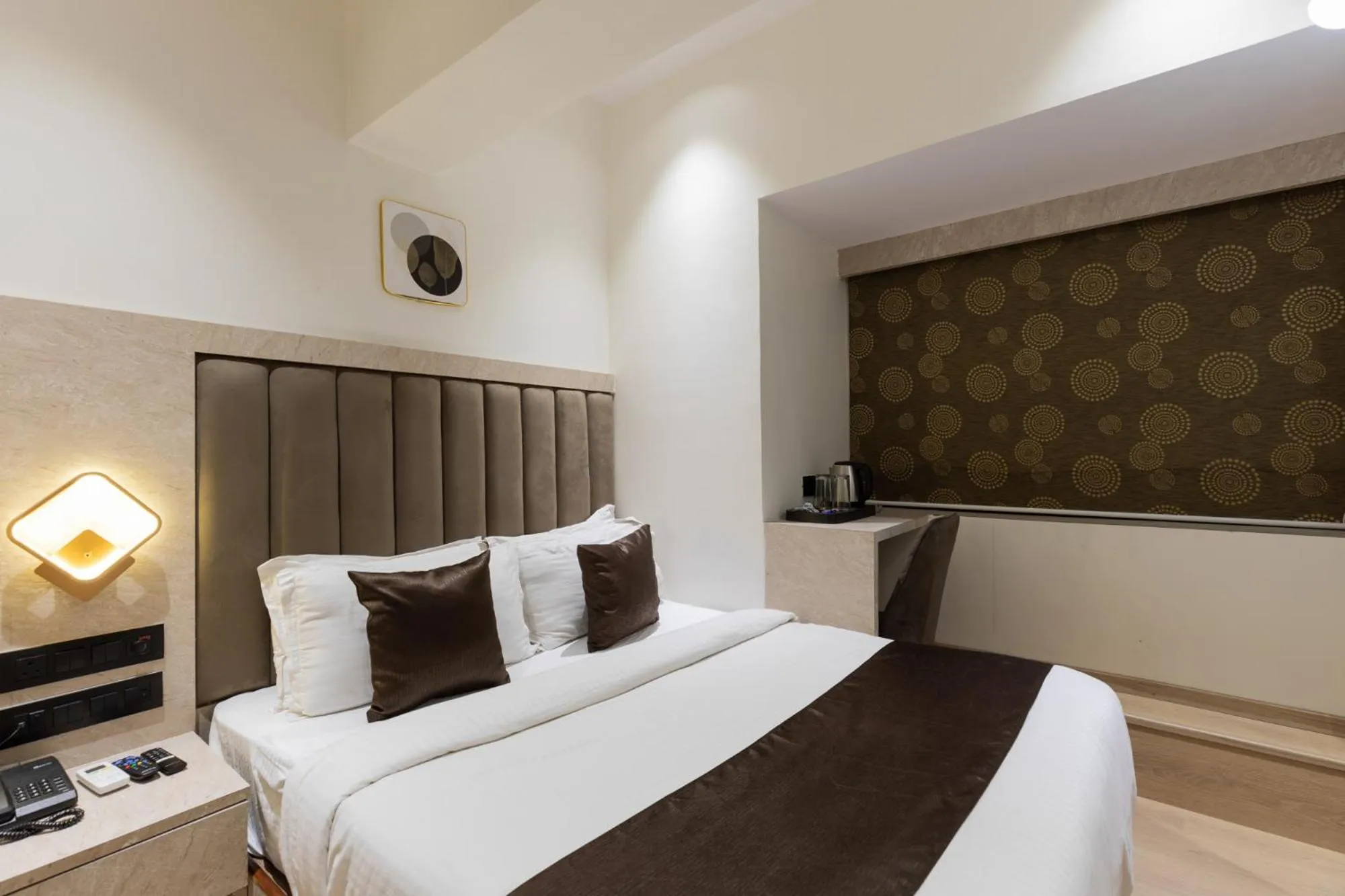 Bedroom, Bed in Hotel Larmont Luxury