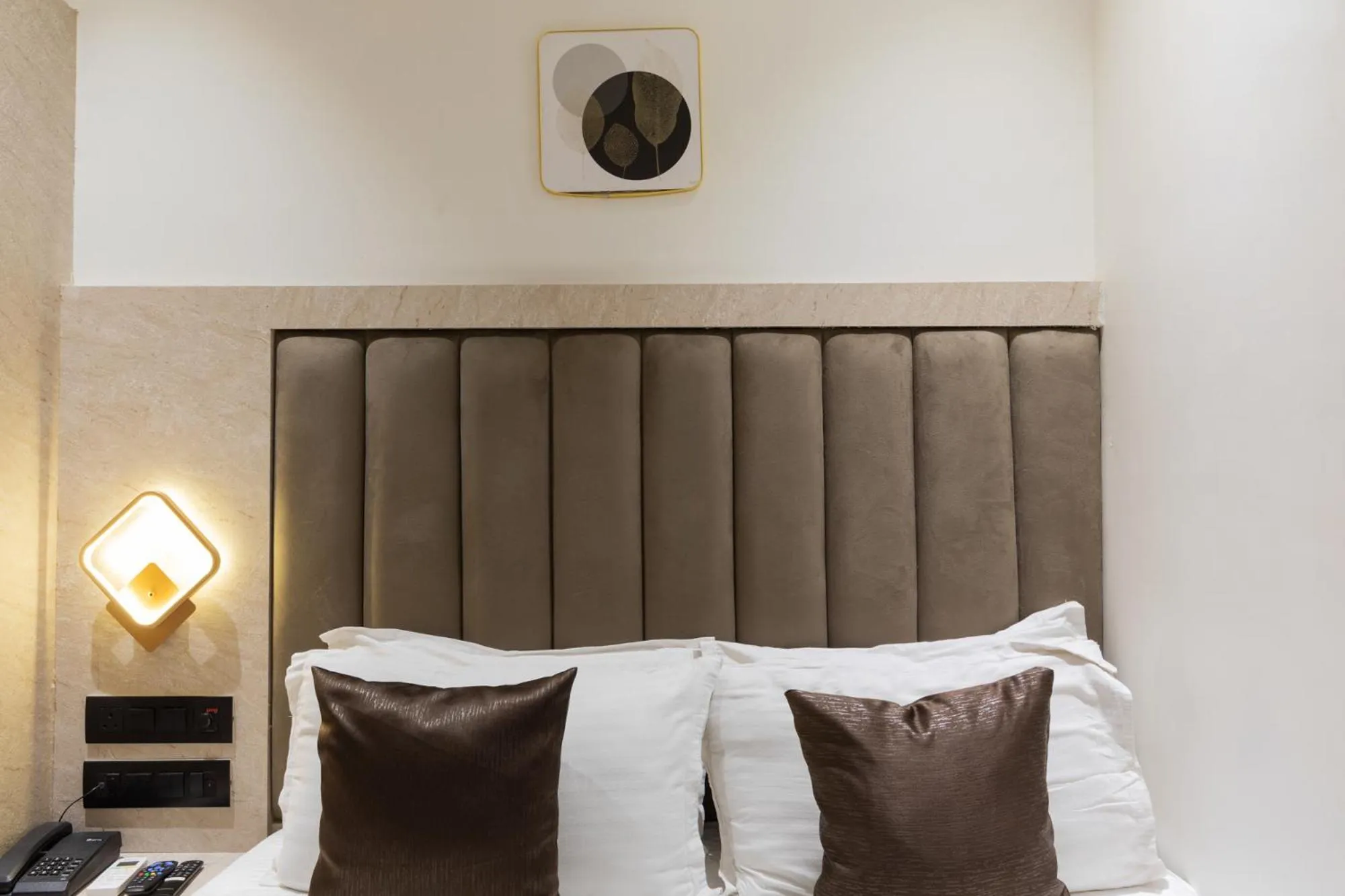 Bedroom, Bed in Hotel Larmont Luxury