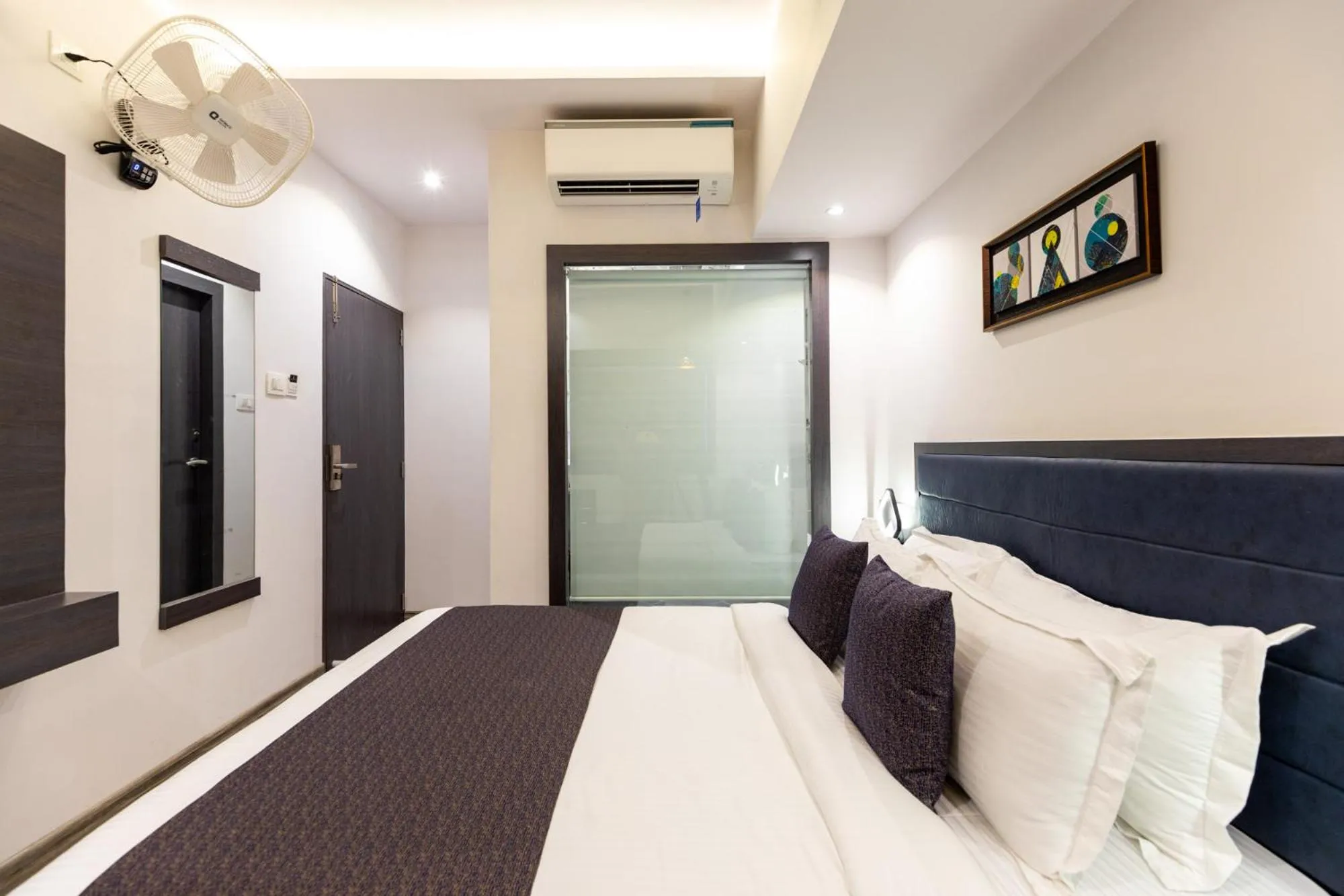 Bedroom, Bed in Hotel Larmont Luxury