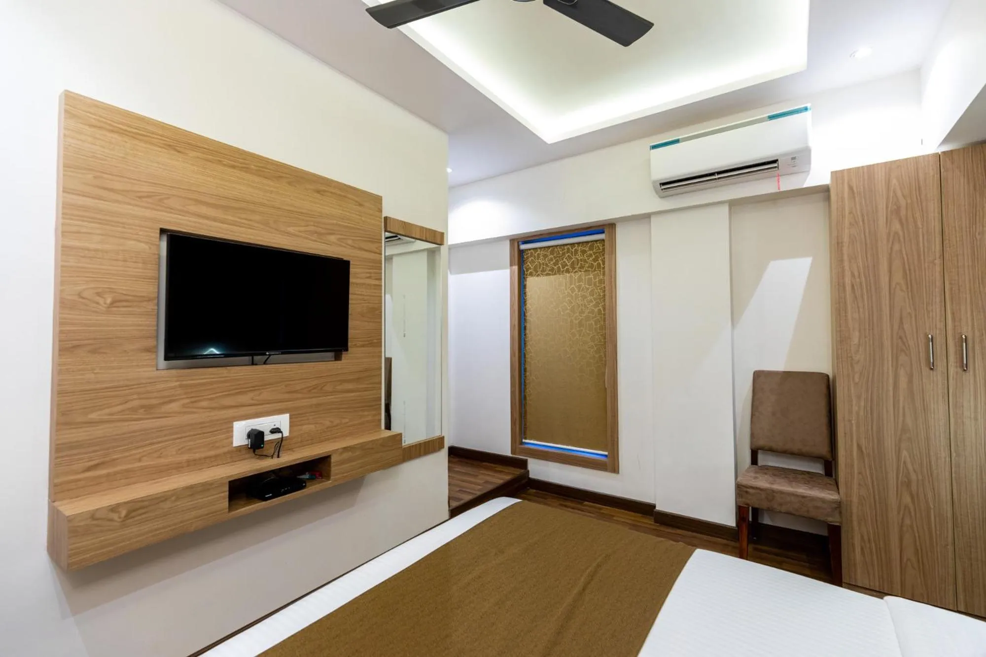 Bed in Hotel Larmont Luxury