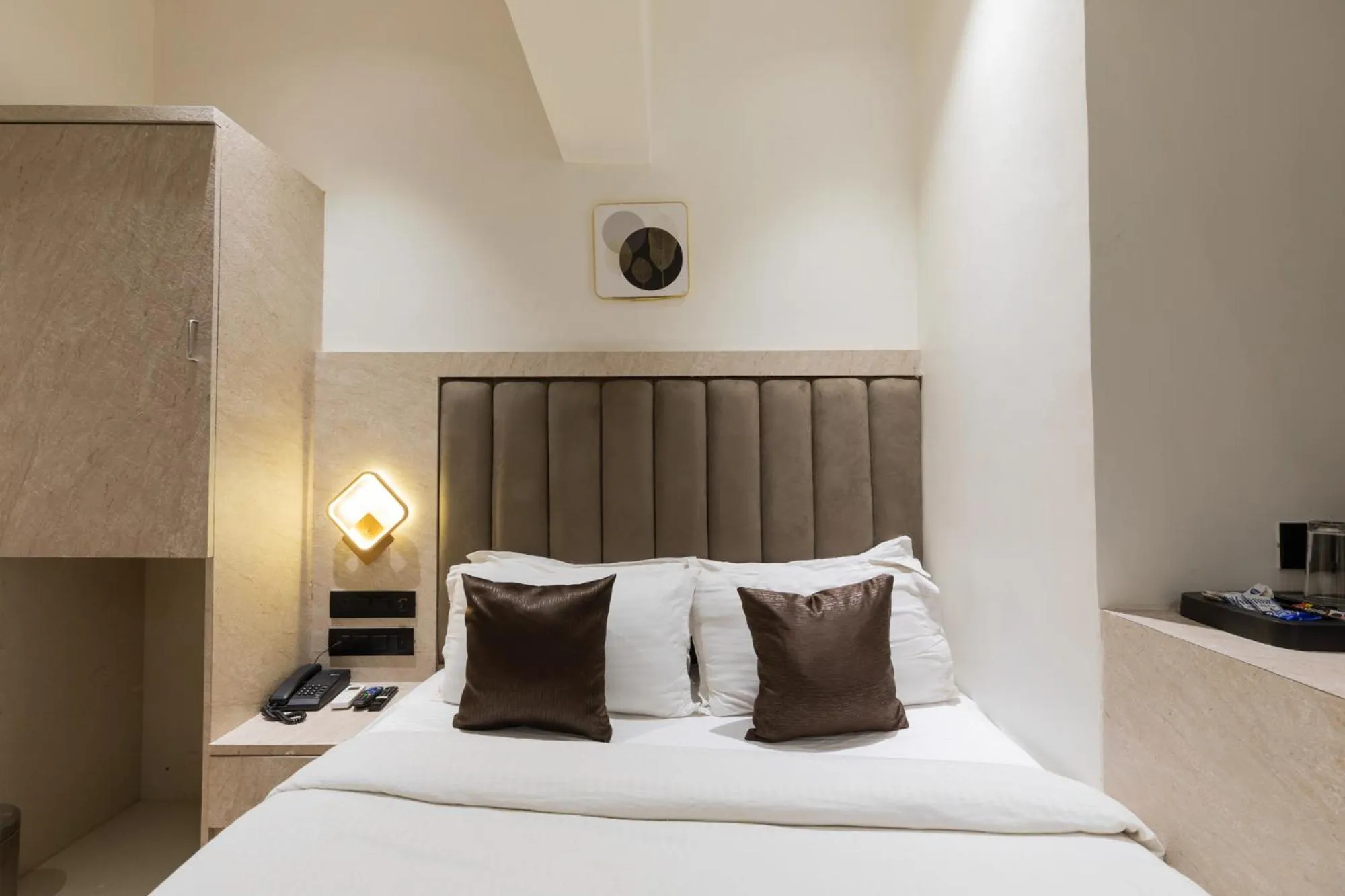 Bedroom, Bed in Hotel Larmont Luxury