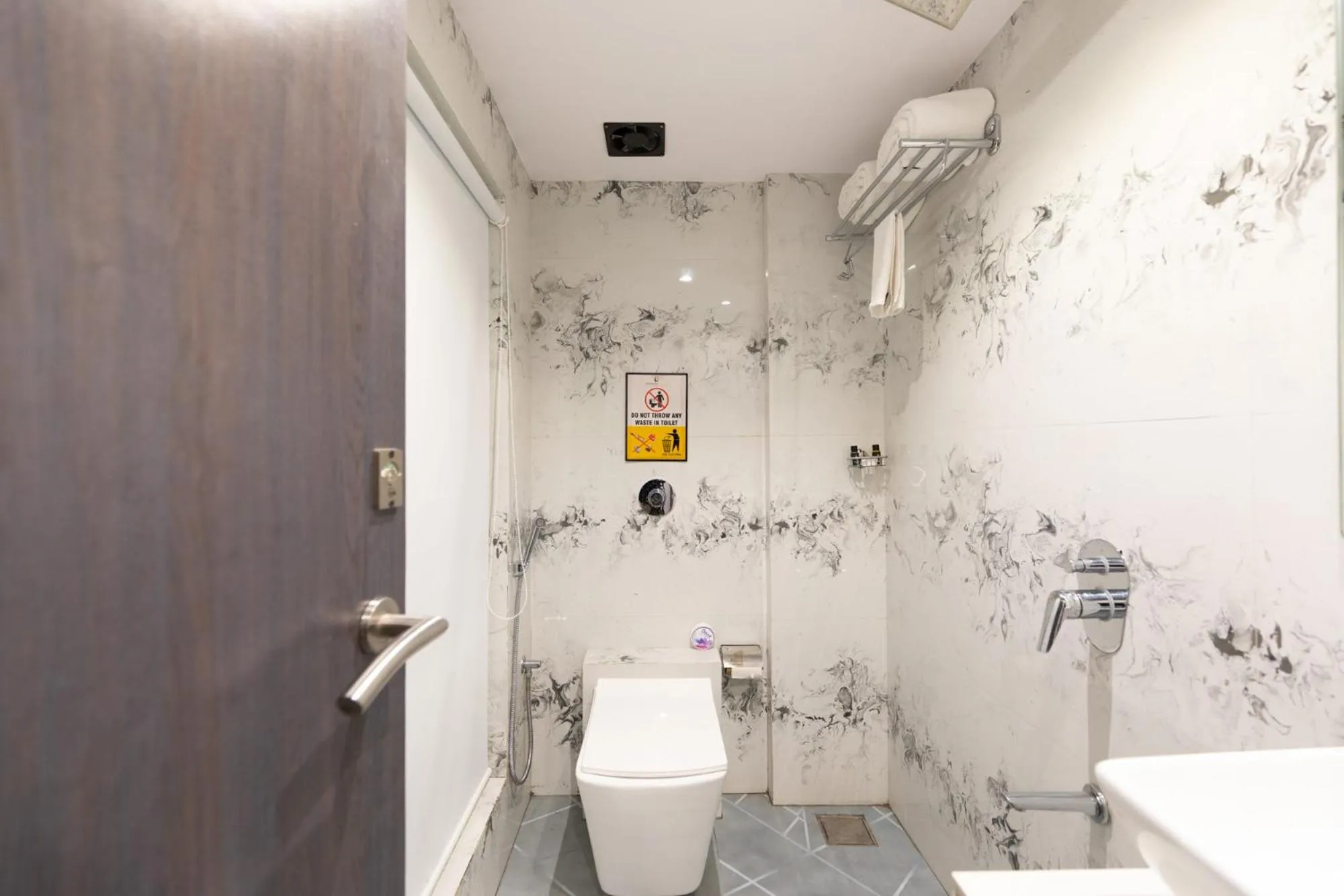 Bathroom in Hotel Larmont Luxury