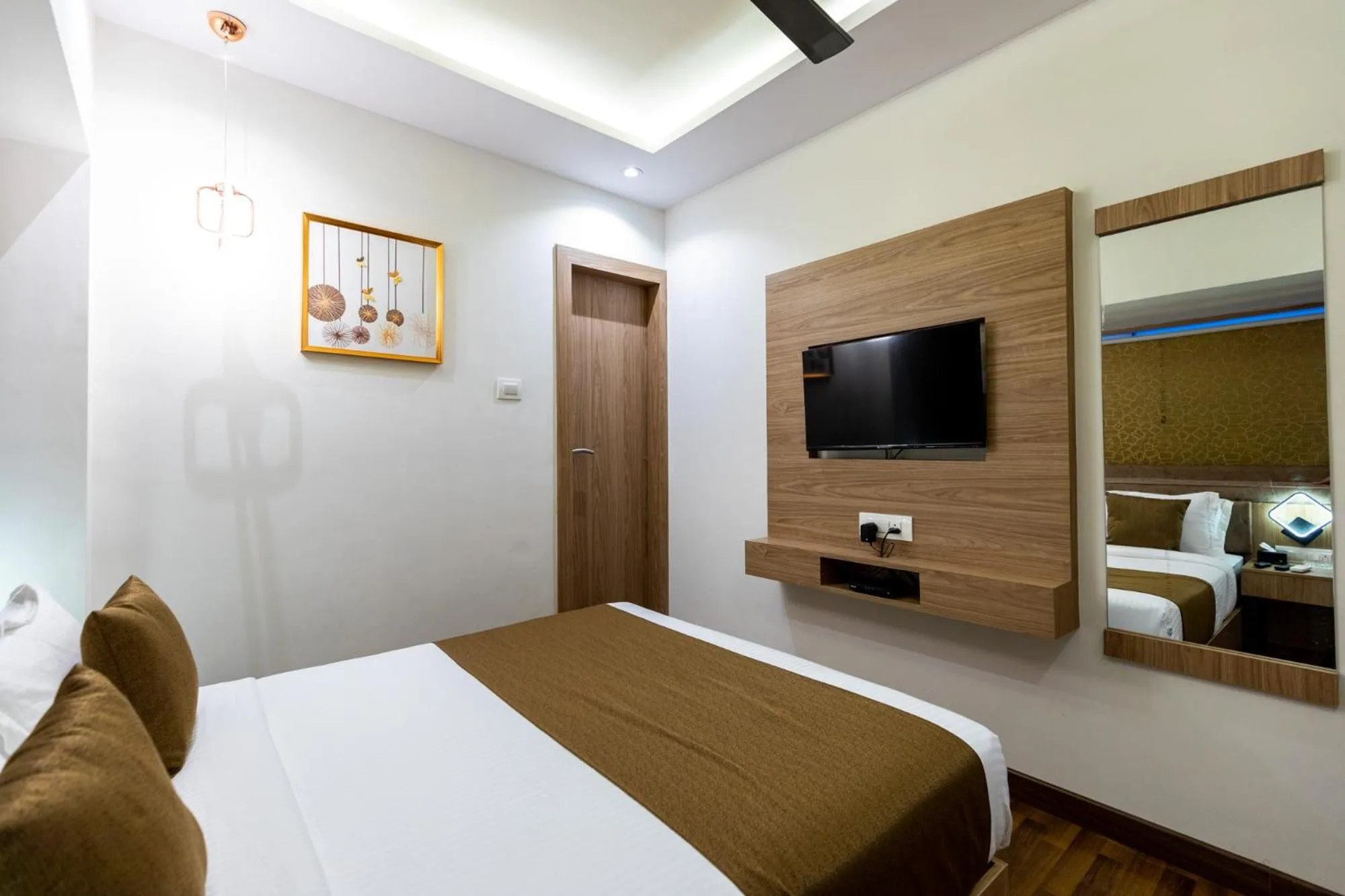 Bedroom, Bed in Hotel Larmont Luxury