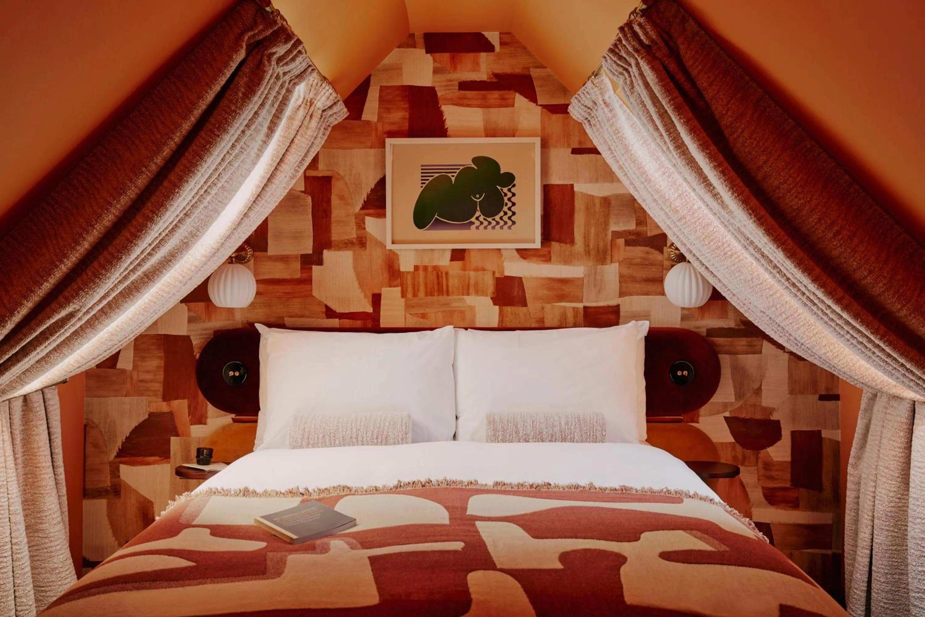 Photo of the whole room, Bed in Ember Locke Kensington