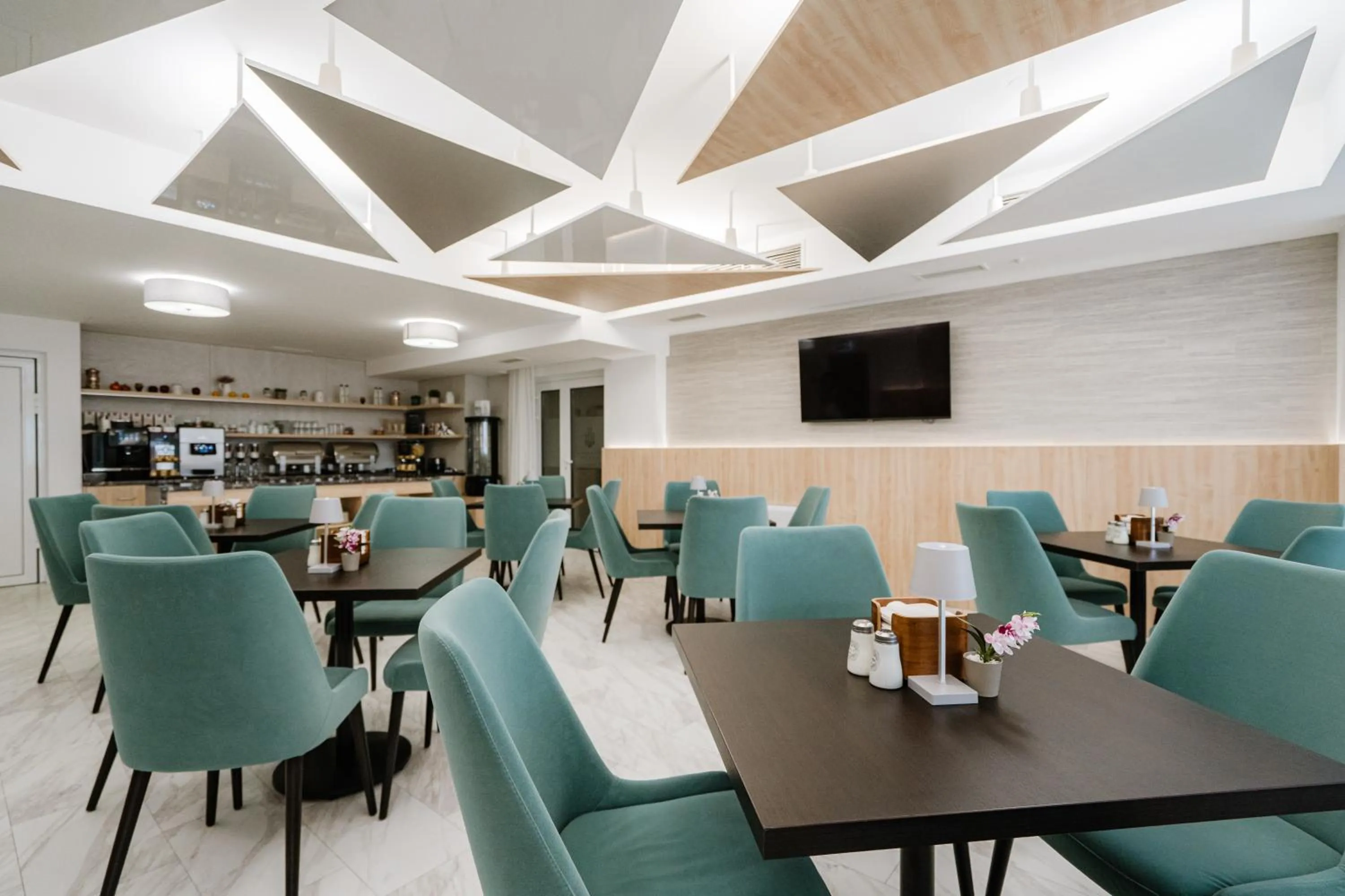 Restaurant/places to eat in Hotel YVY