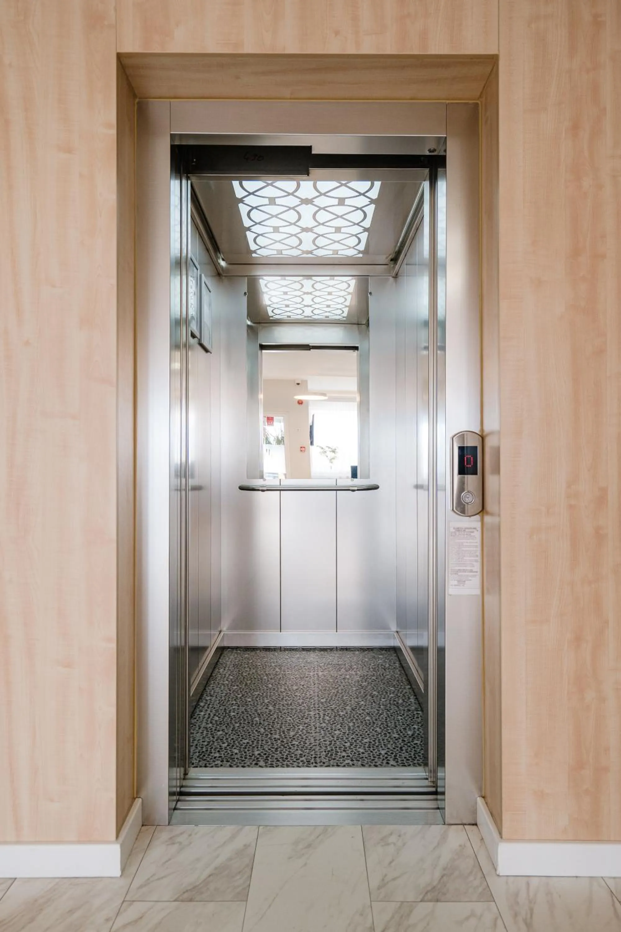 elevator in Hotel YVY