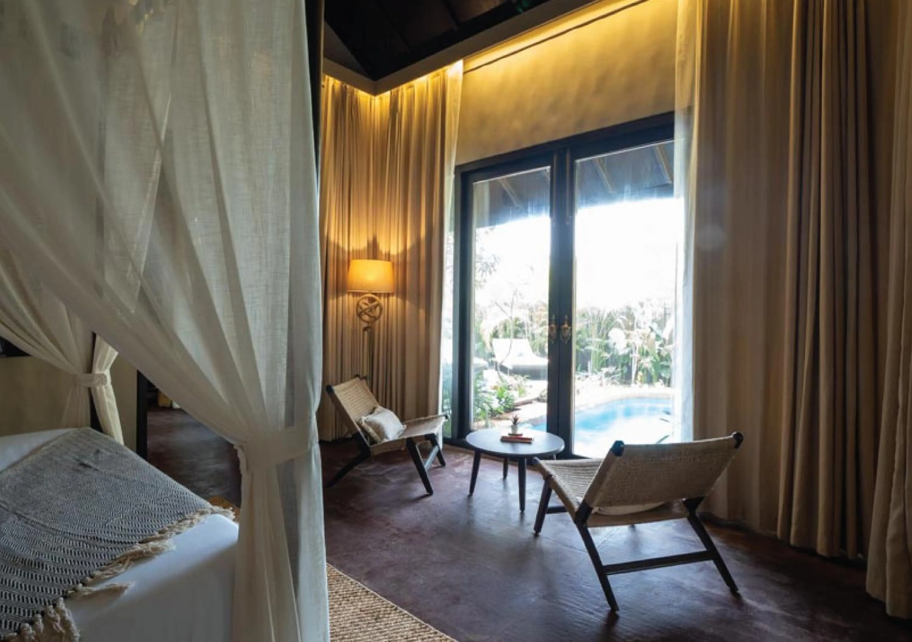 Living room, Bed in Red Thread Morjim