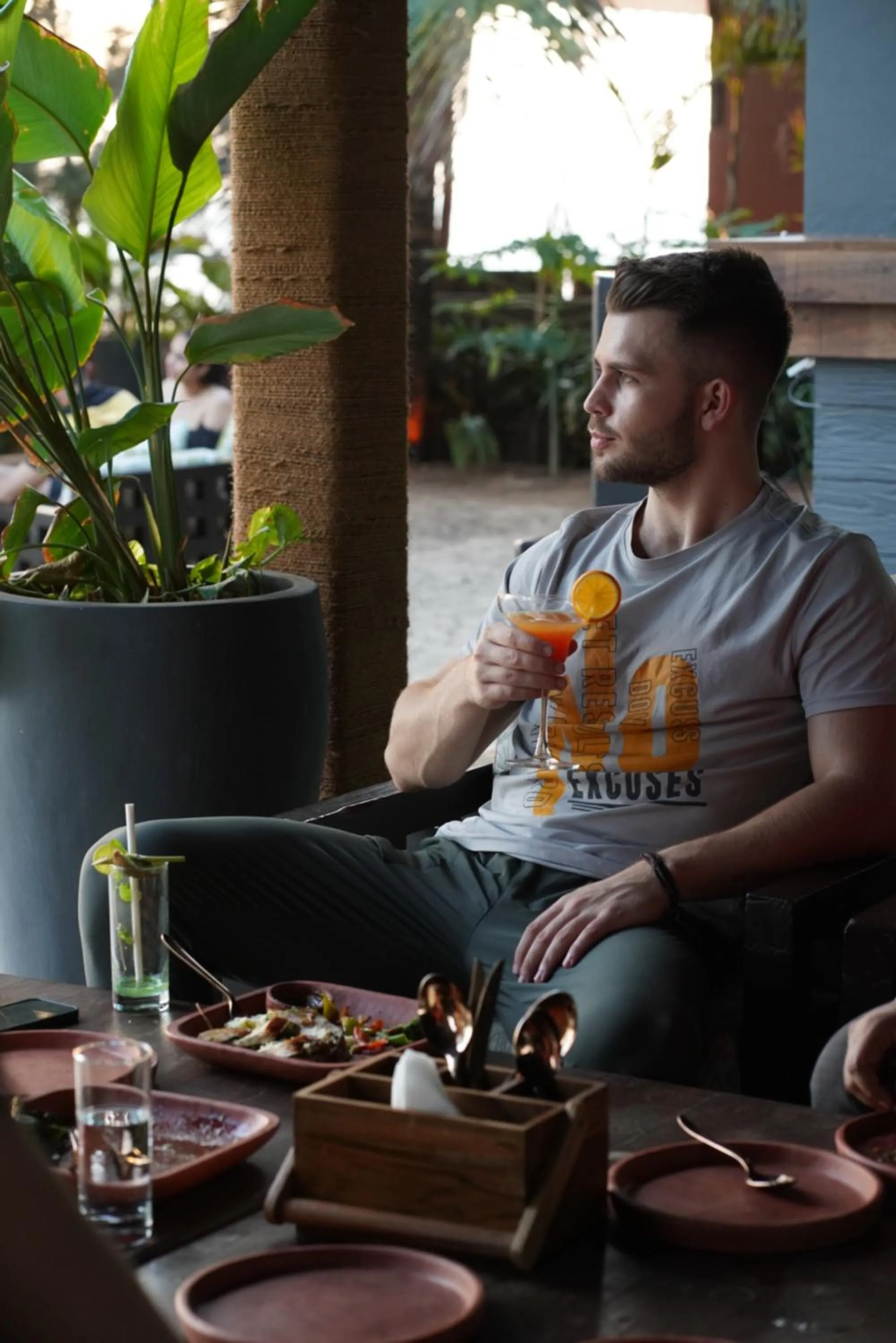 Restaurant/places to eat in Red Thread Morjim