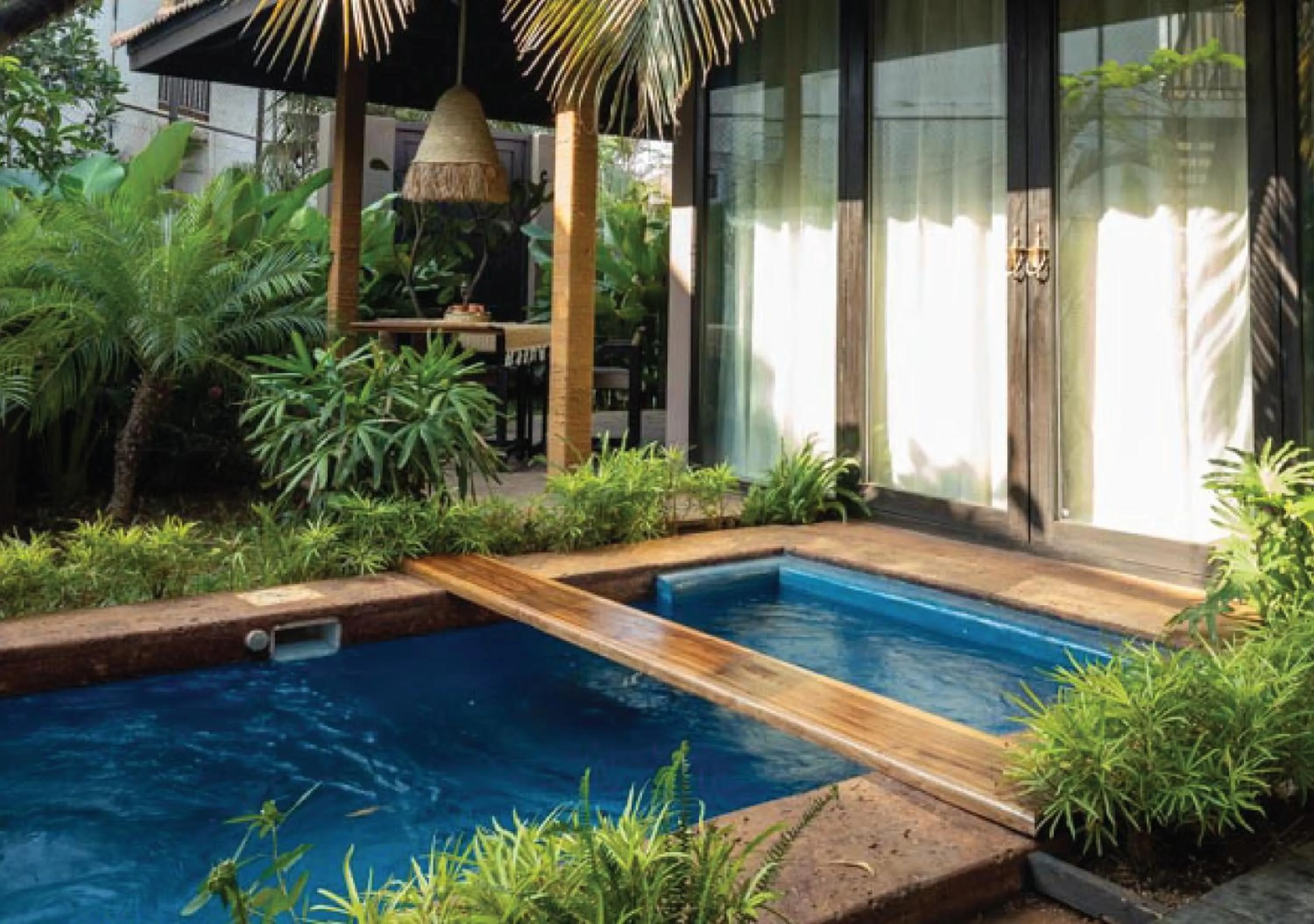 Swimming pool in Red Thread Morjim