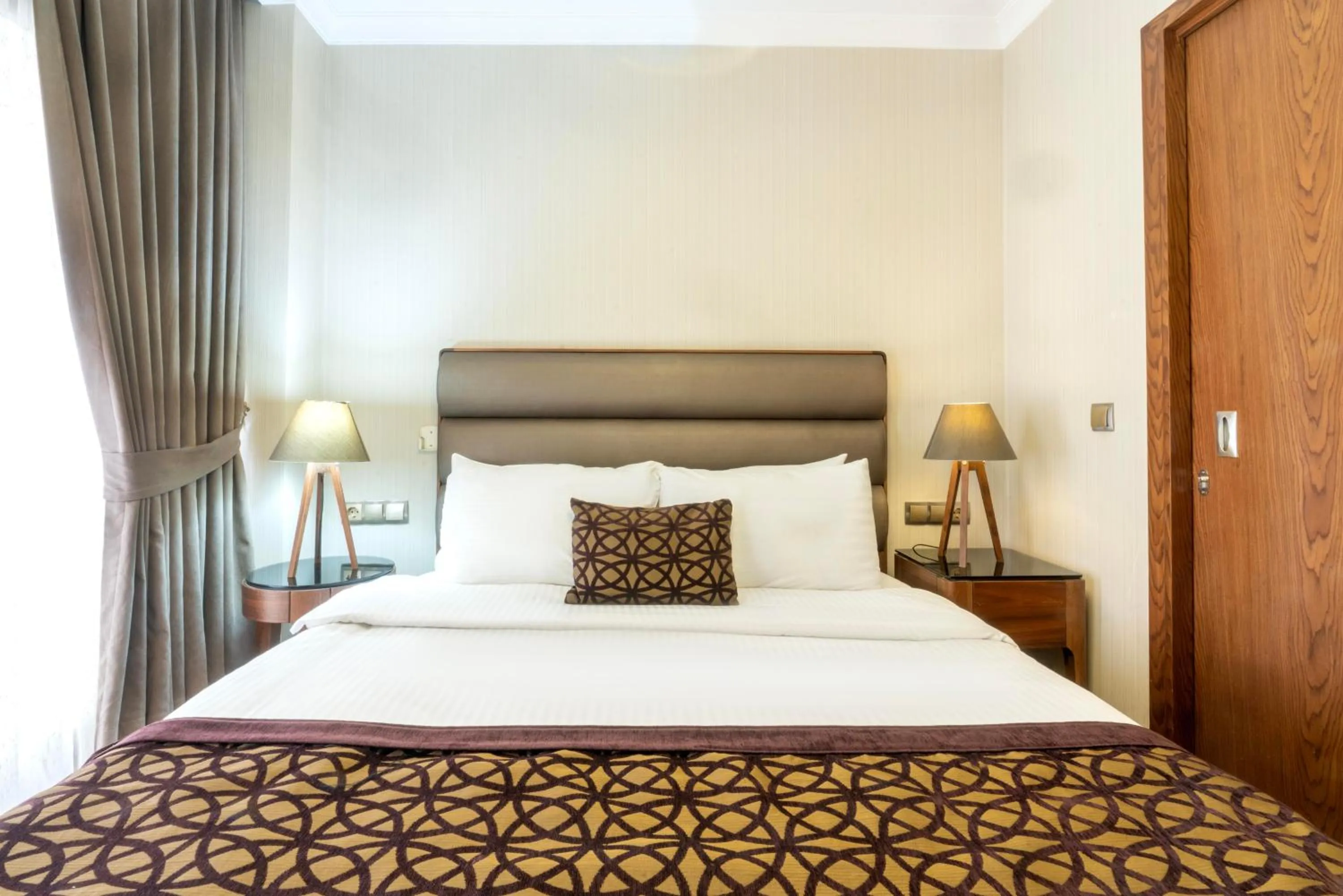 Bed in 6 Apartment Galata