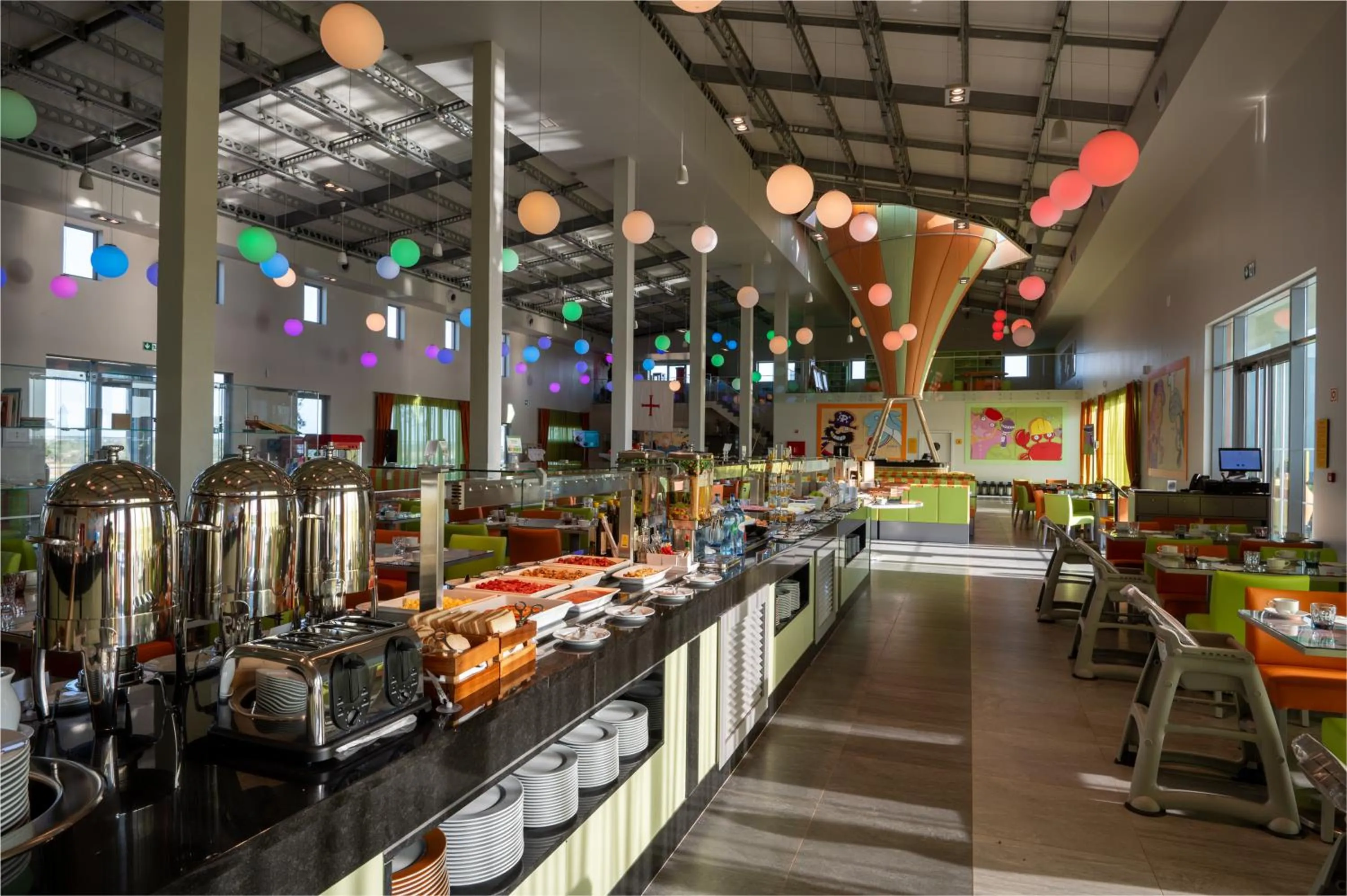 Restaurant/places to eat in Vila Gale Nep Kids