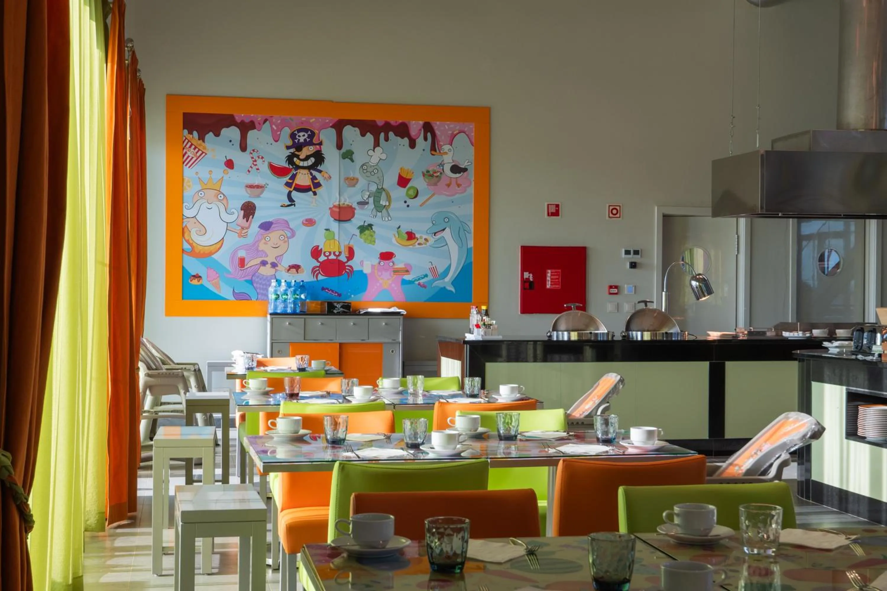 Restaurant/places to eat in Vila Gale Nep Kids