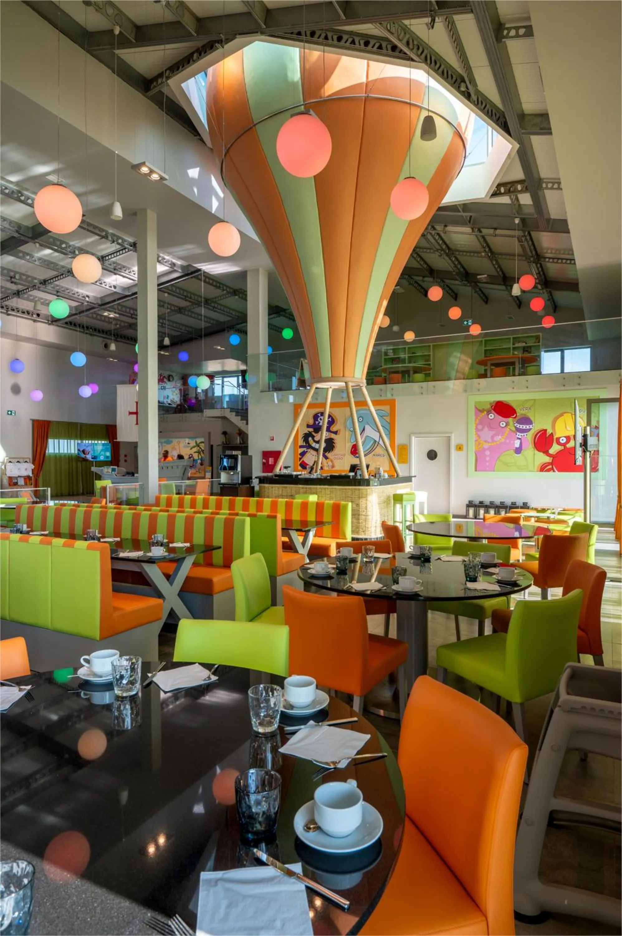 Restaurant/places to eat in Vila Gale Nep Kids